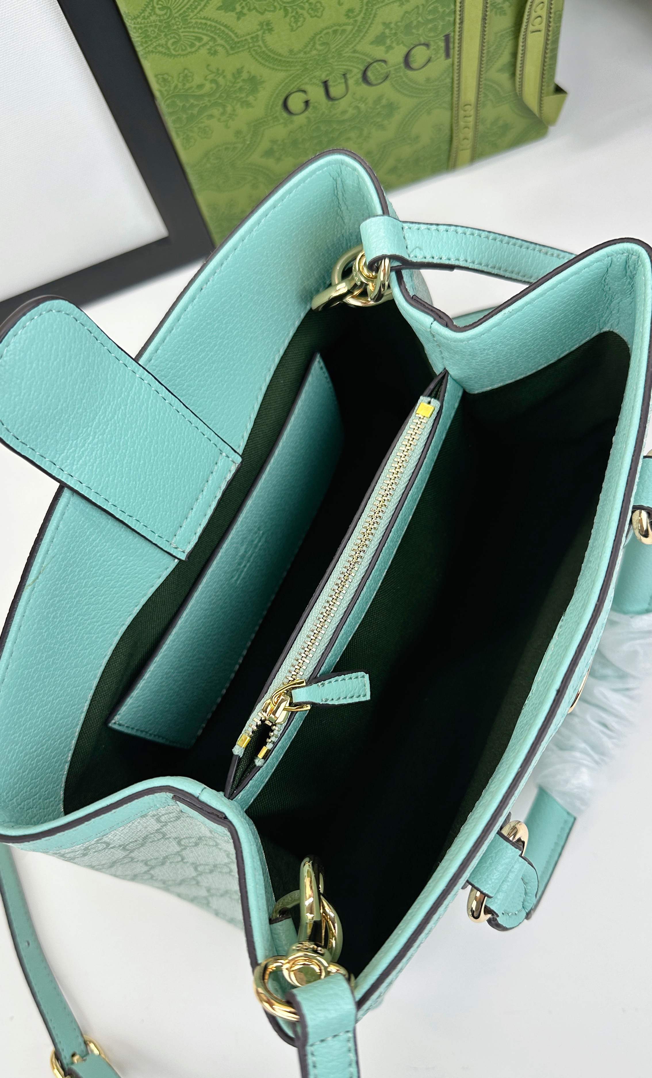 Ophidiaシリーズの洗練された新型バッグ