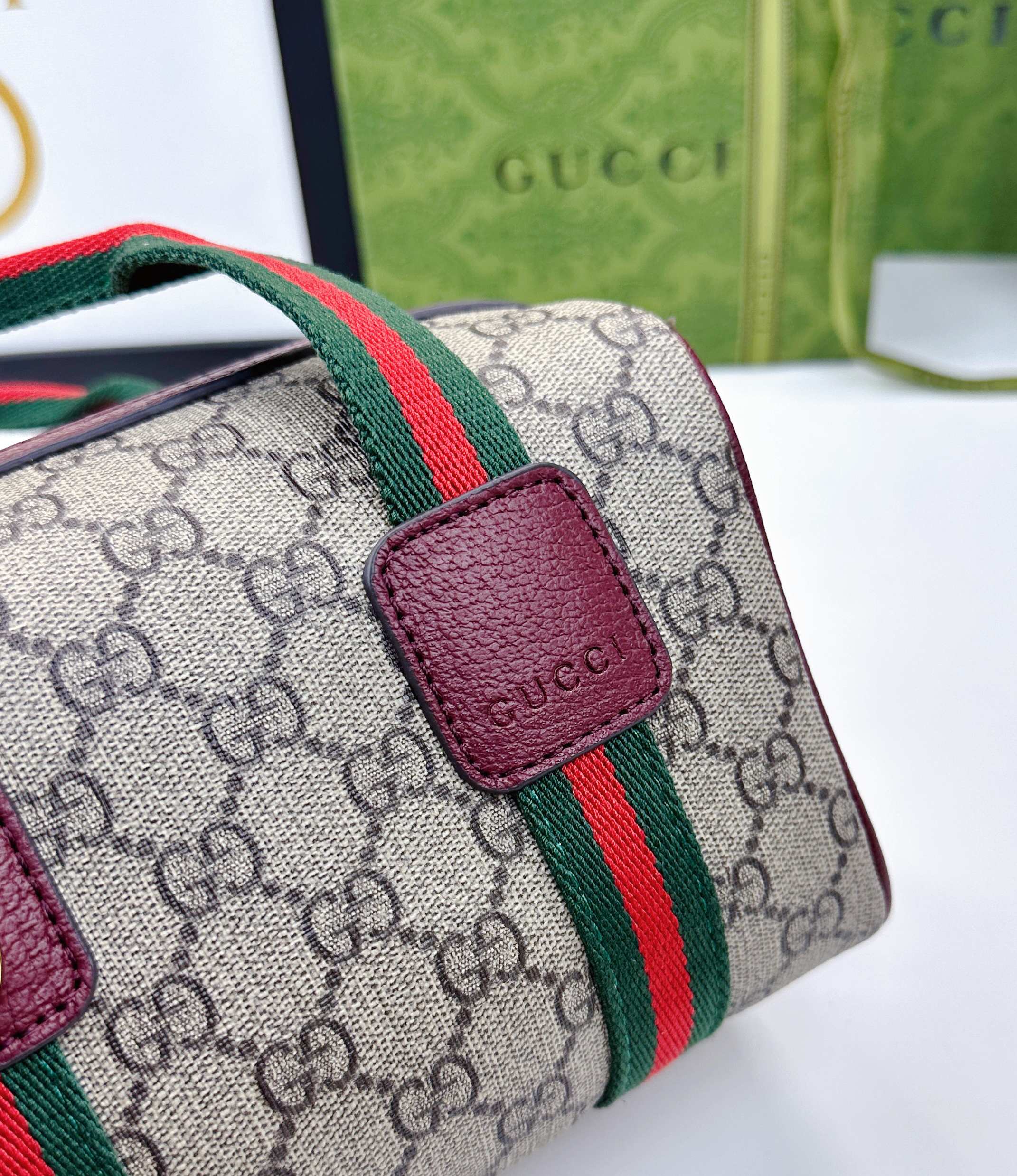 Gucci Mini GG手袋 - 旅行包のクラシックデザインを再現