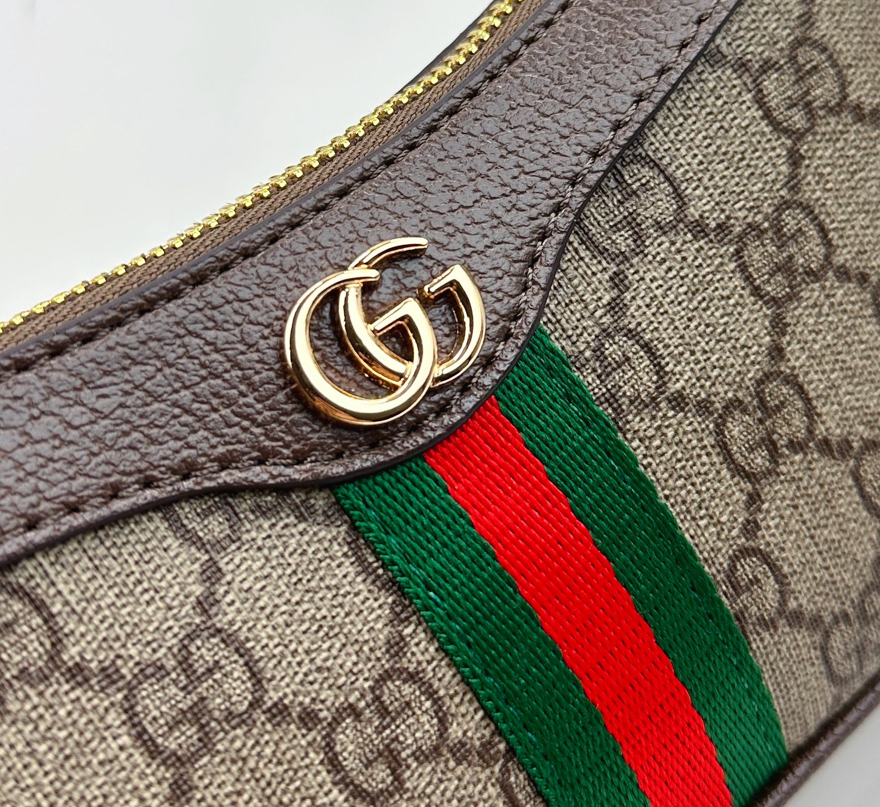 Ophidiaシリーズ ソフトでスタイリッシュなバイカラーショルダーバッグ