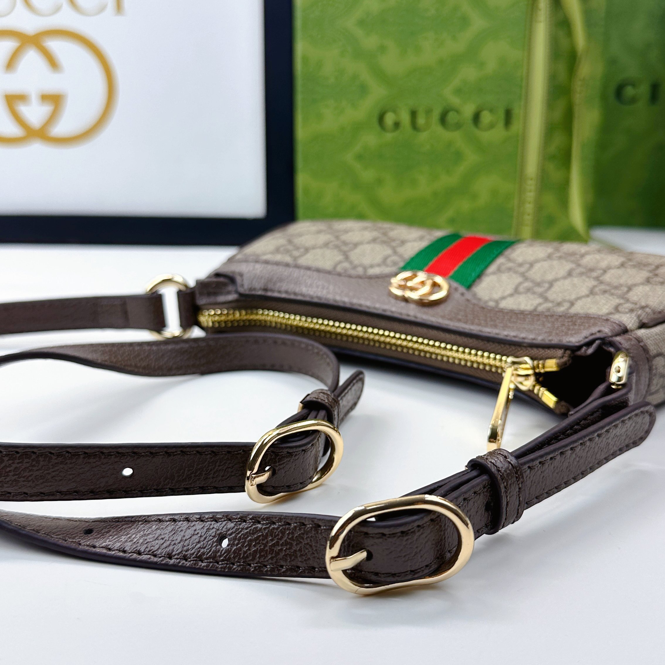 Ophidiaシリーズ ソフトでスタイリッシュなバイカラーショルダーバッグ