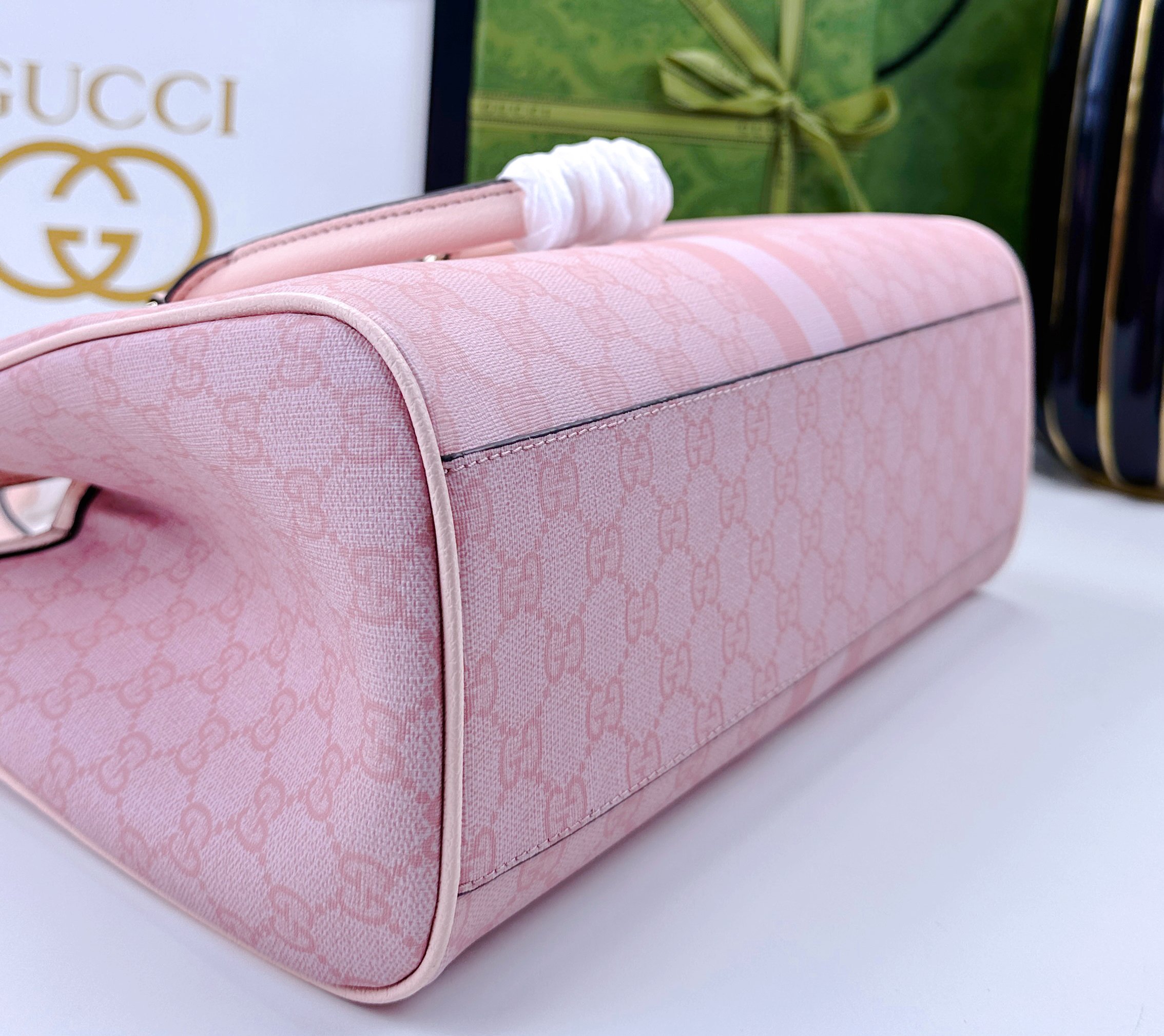 Ophidiaシリーズ 軽やかな米色とブラウンの新作ショルダーバッグ