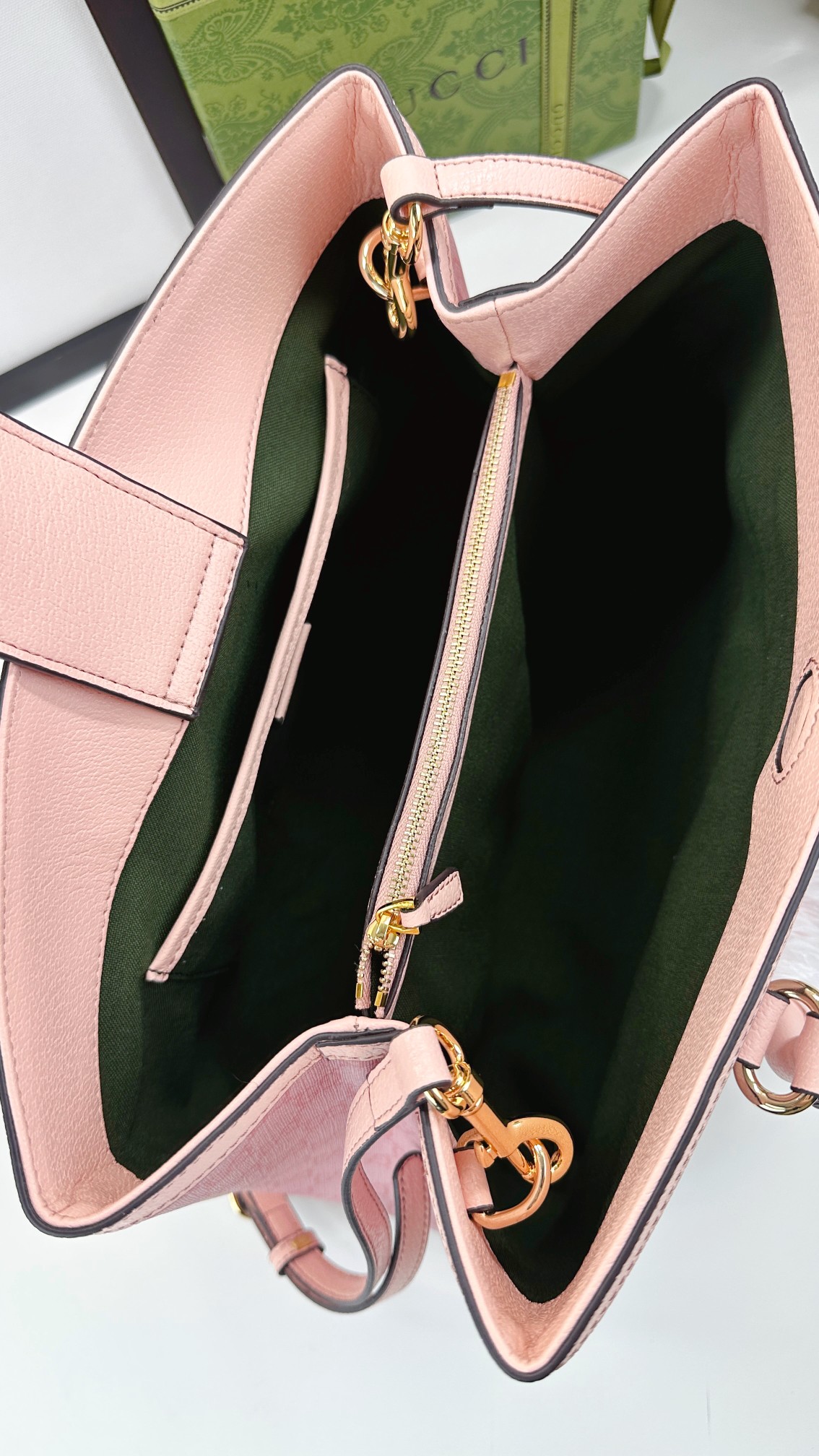 Ophidiaシリーズ 軽やかな米色とブラウンの新作ショルダーバッグ