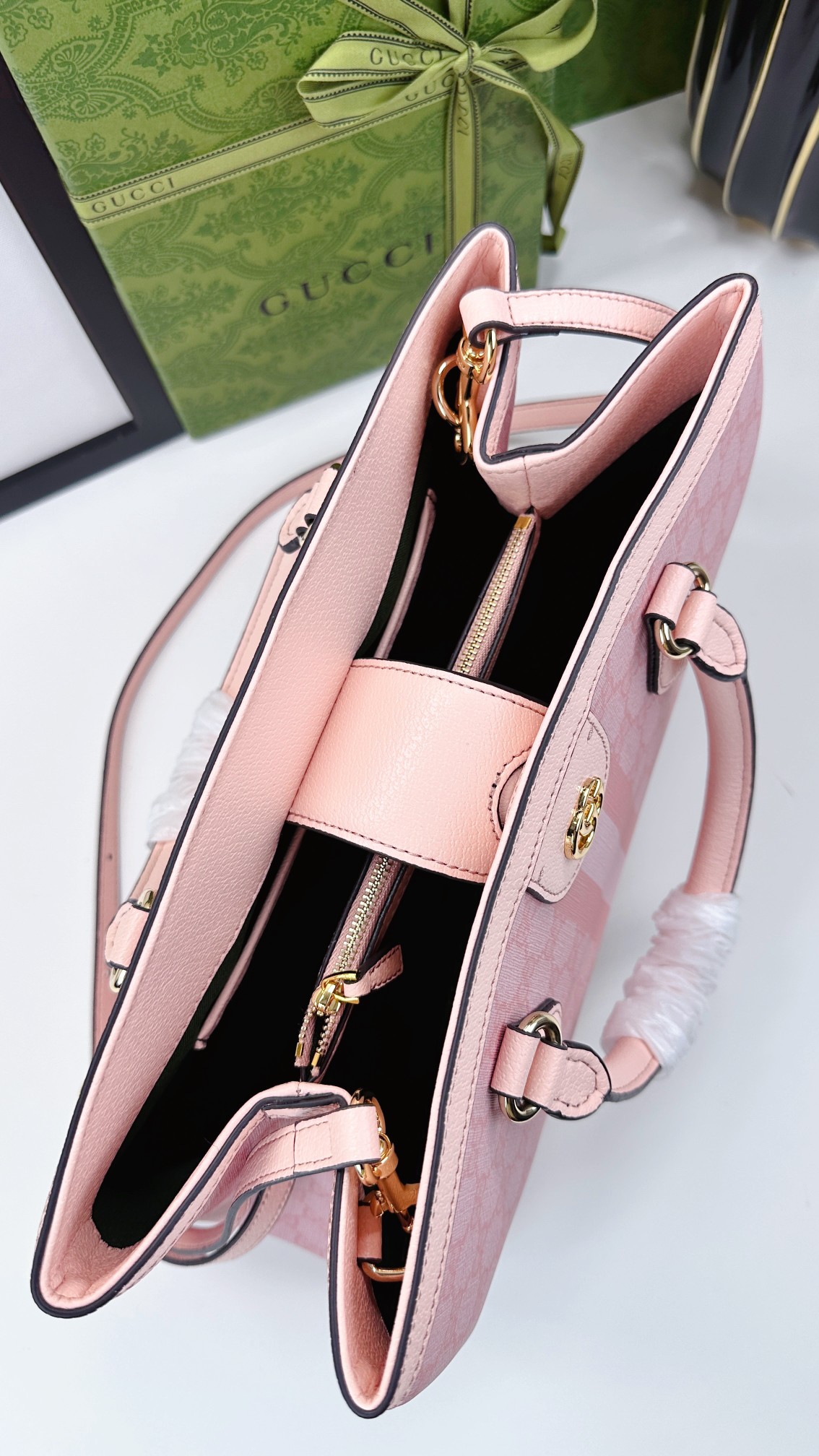 Ophidiaシリーズ 軽やかな米色とブラウンの新作ショルダーバッグ