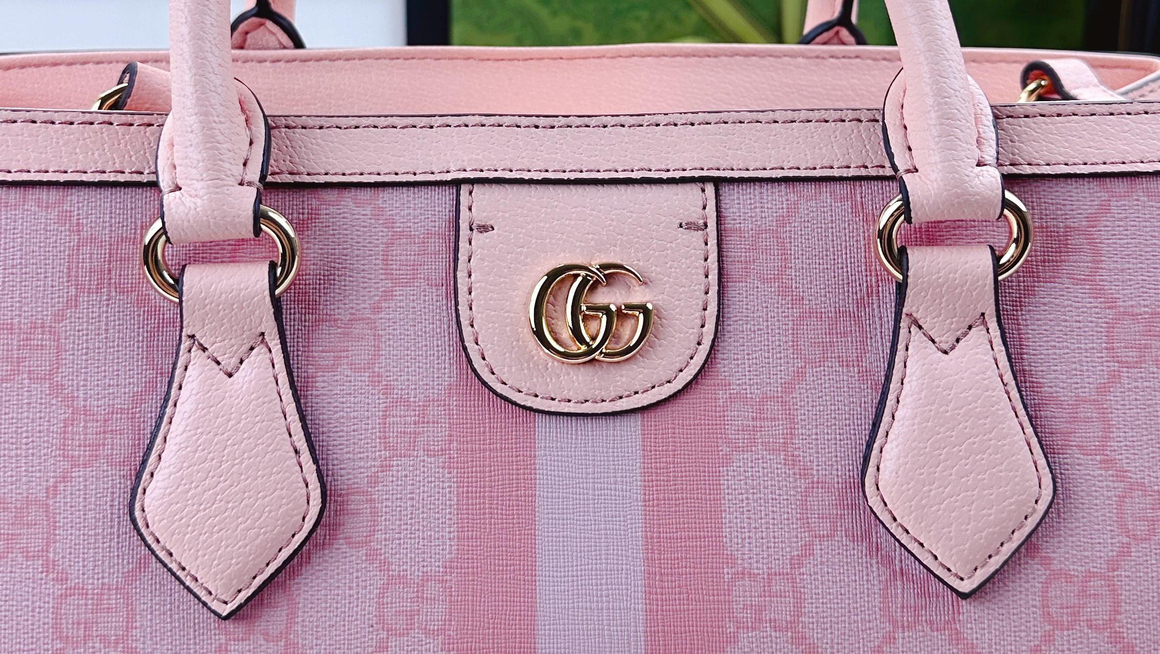 Ophidiaシリーズ 軽やかな米色とブラウンの新作ショルダーバッグ