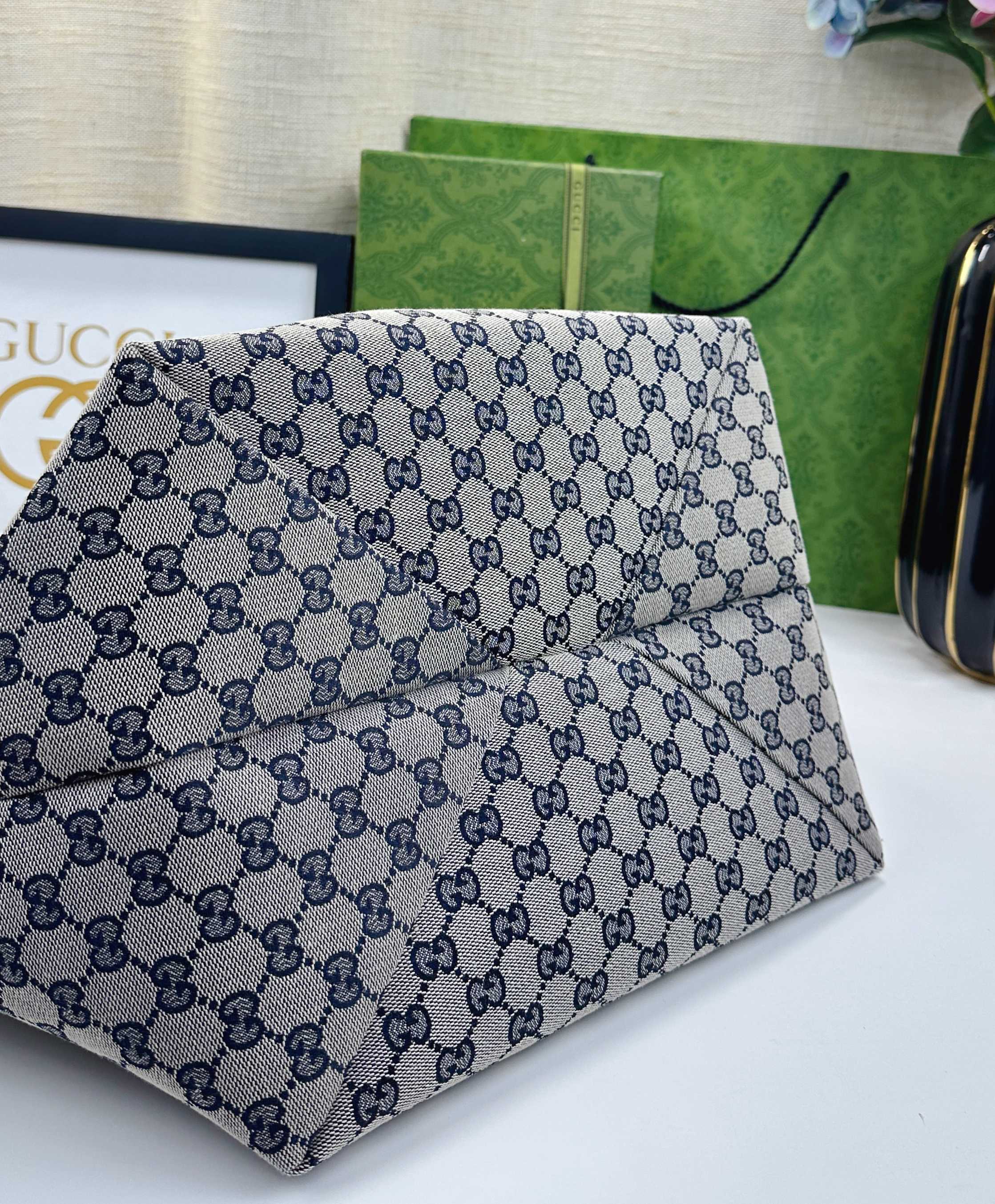 Gucci Totissima 中号托特包 - 実用的かつ洗練されたデザイン