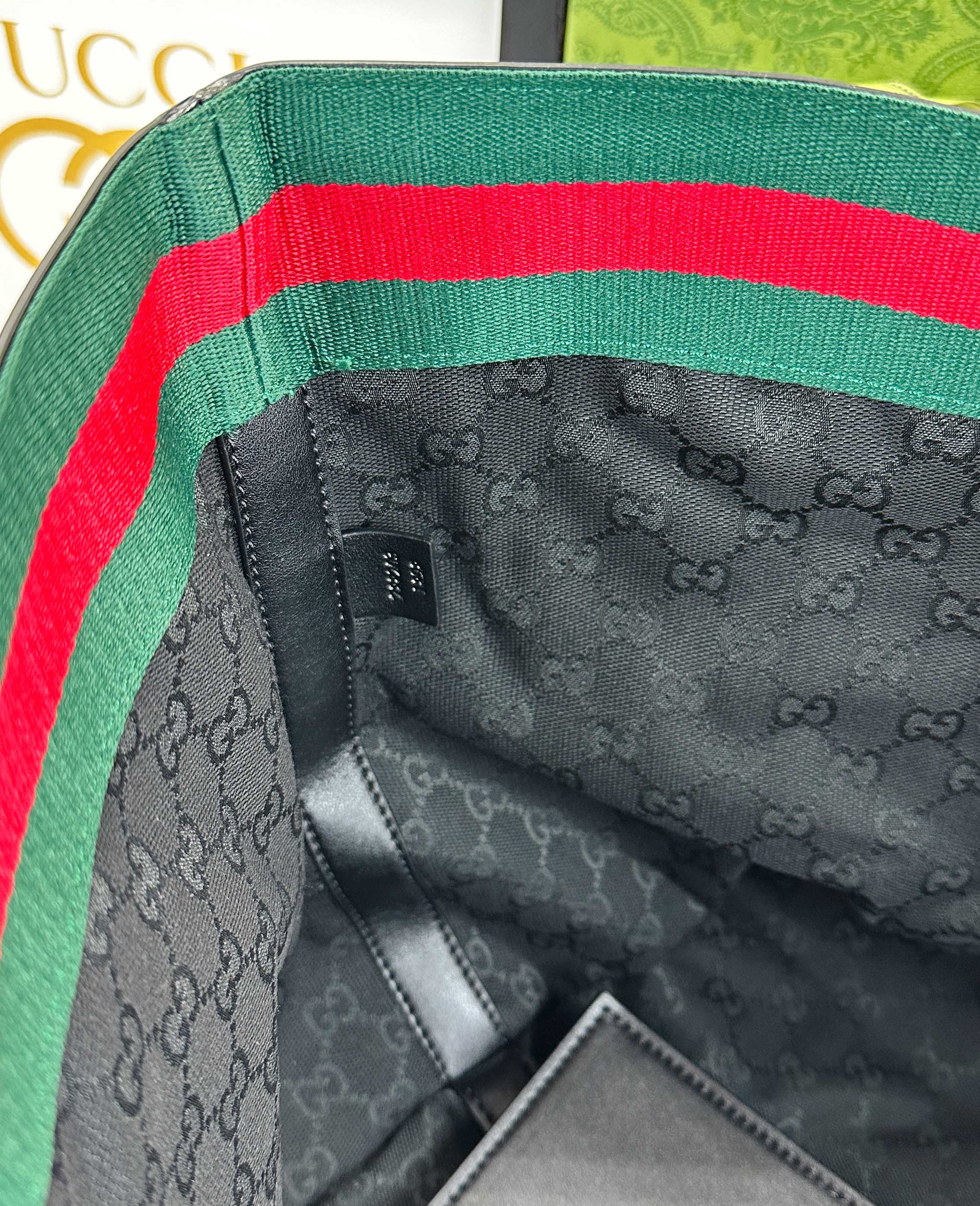Gucci Totissima 中号托特包 - 実用性と洗練さを兼ね備えたデザイン
