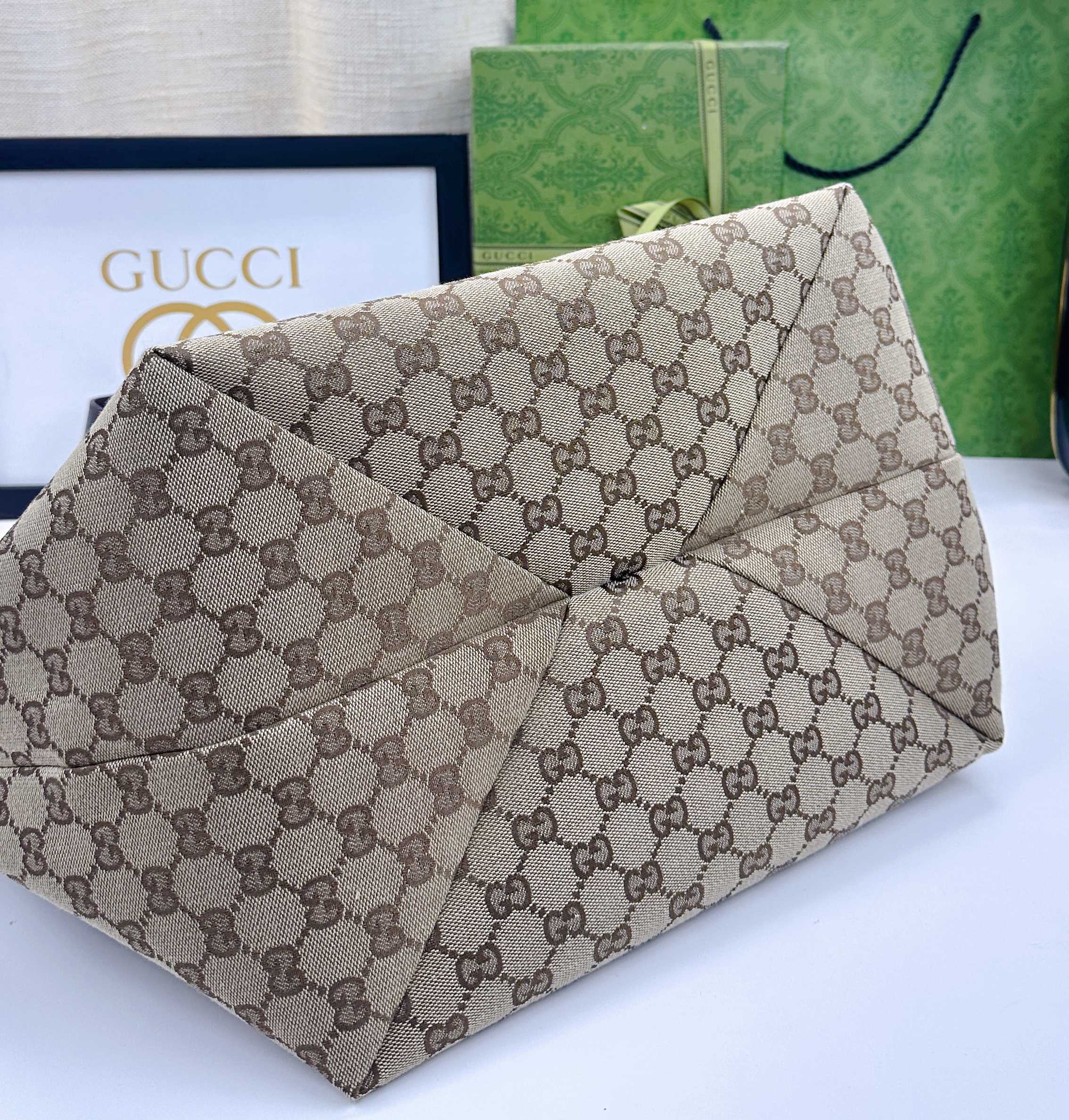 Gucci Totissima 中号托特包 - 実用的でスタイリッシュなデザイン