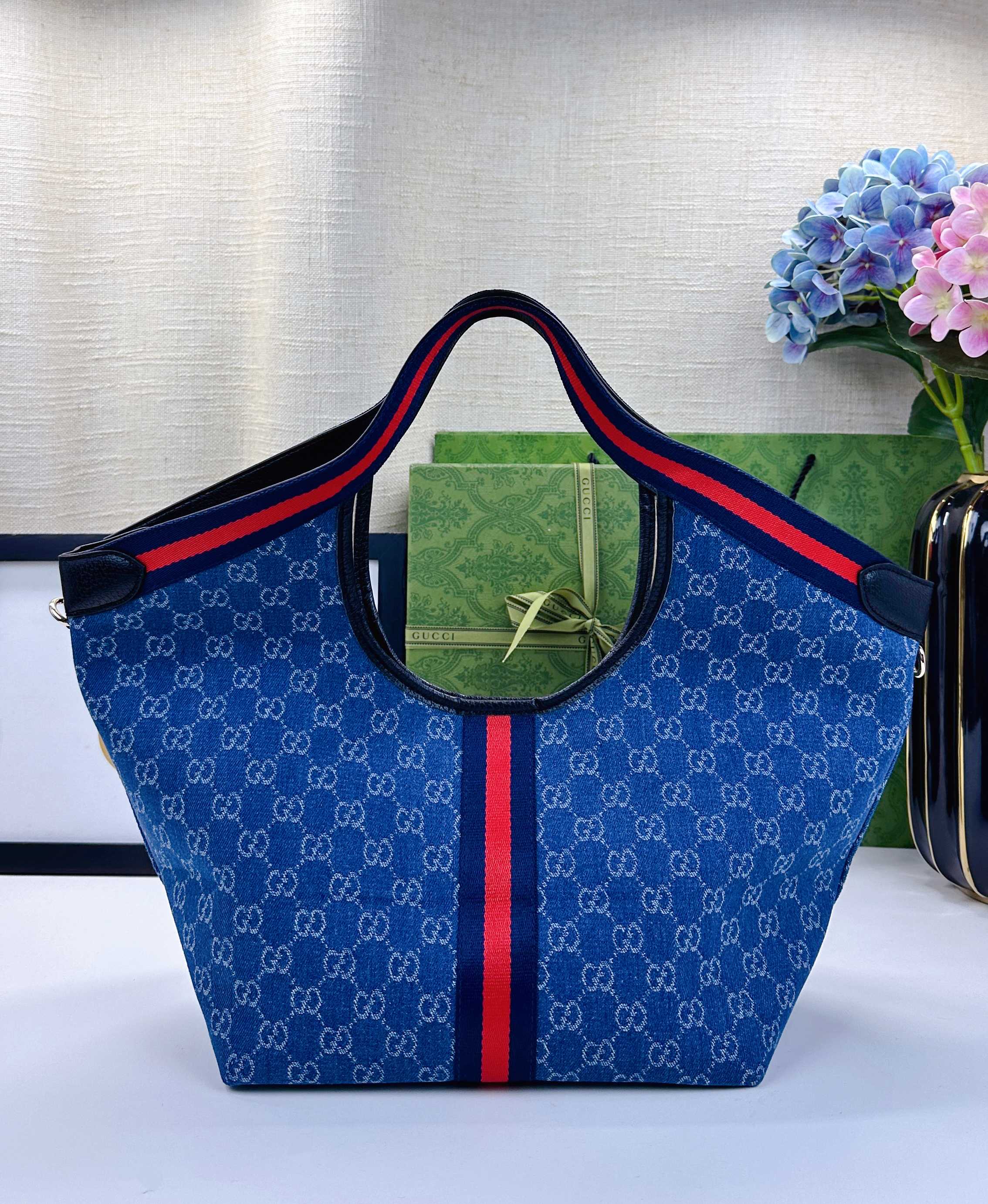 Gucci Giglio トートバッグ GGキャンバス 大容量デザイン