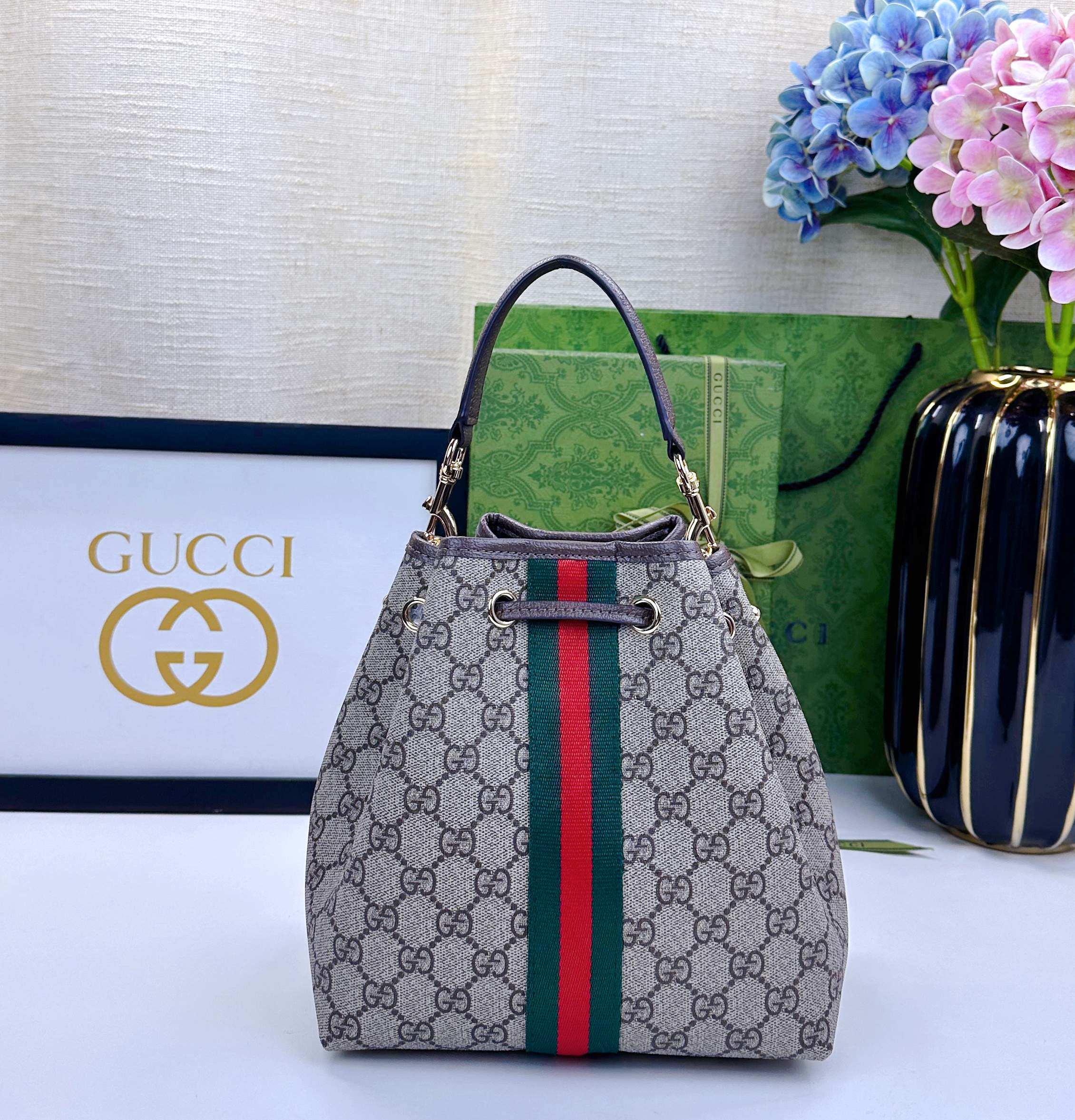 Ophidiaシリーズ ソフトスタイルのスタイリッシュなバッグ