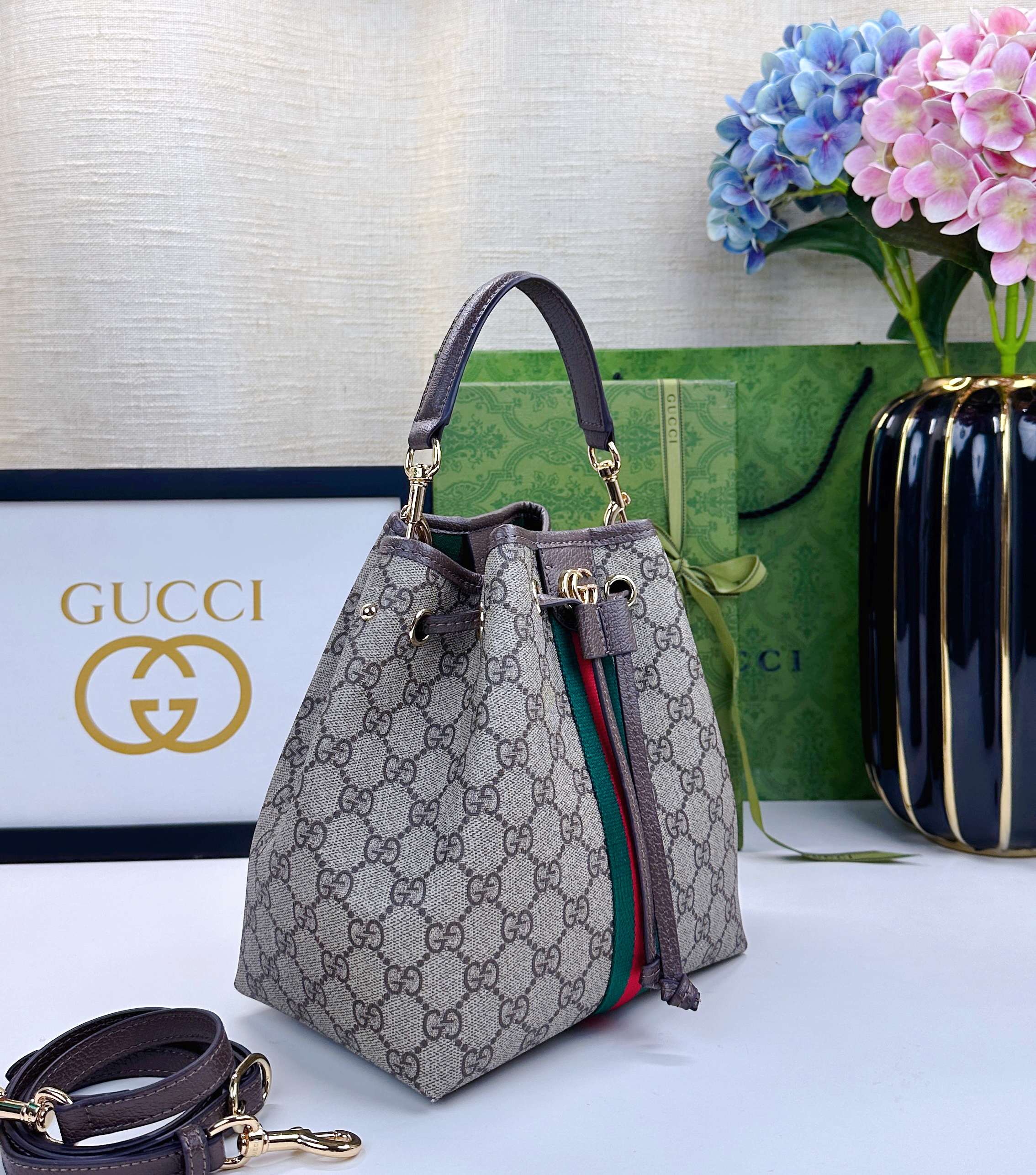 Ophidiaシリーズ ソフトスタイルのスタイリッシュなバッグ