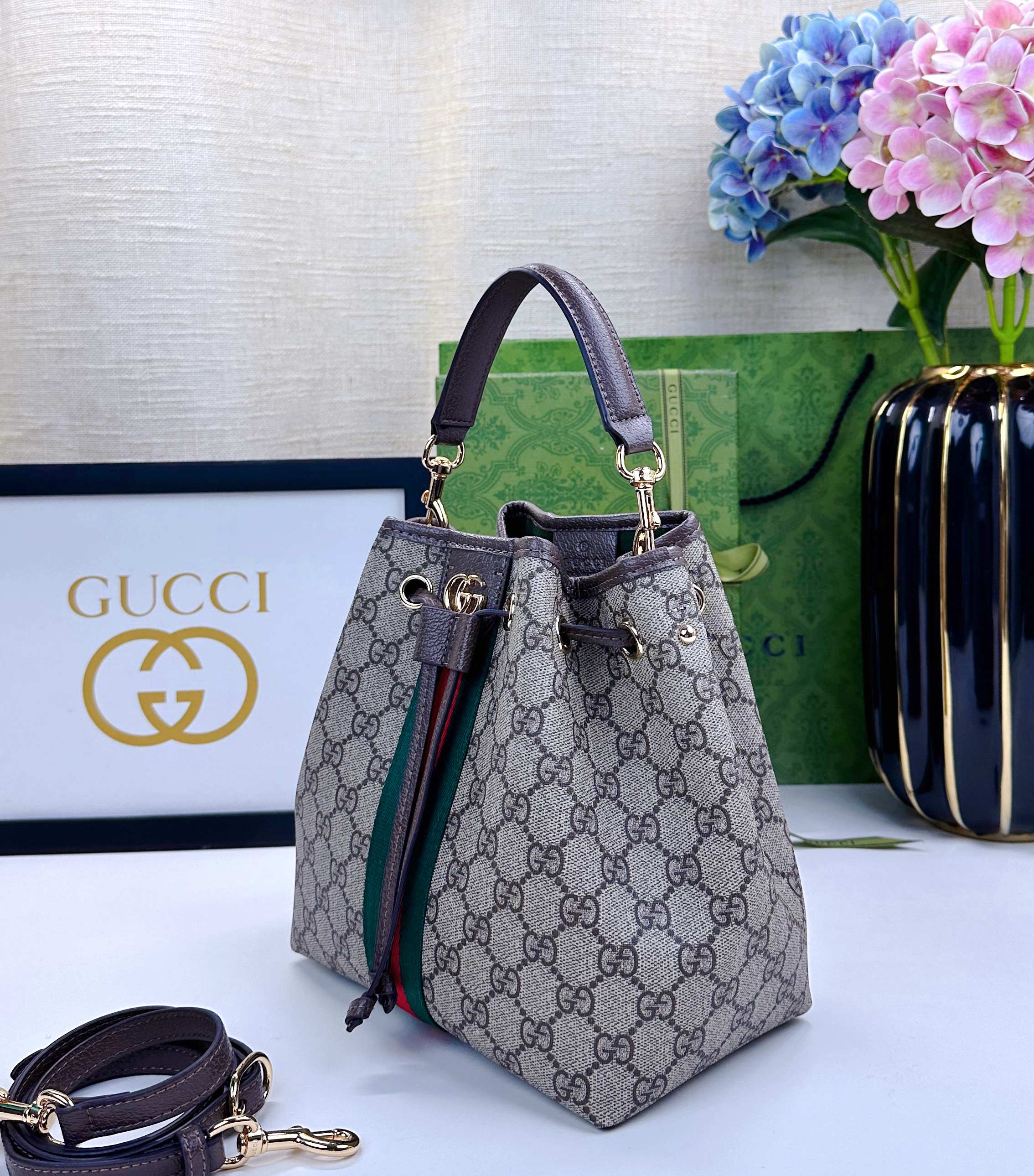 Ophidiaシリーズ ソフトスタイルのスタイリッシュなバッグ