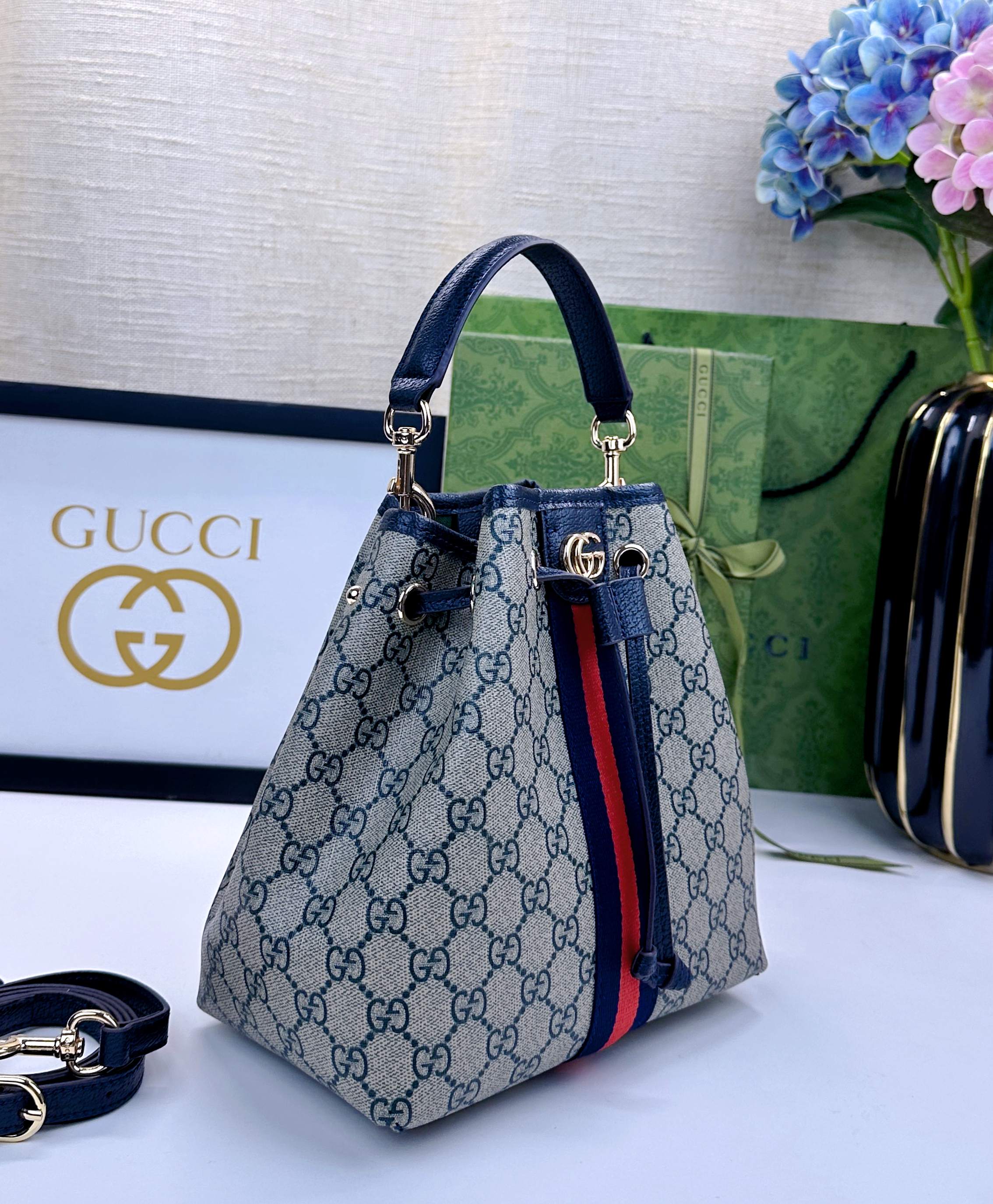 Ophidiaシリーズ ソフトレザークロスボディバッグ ミニサイズ