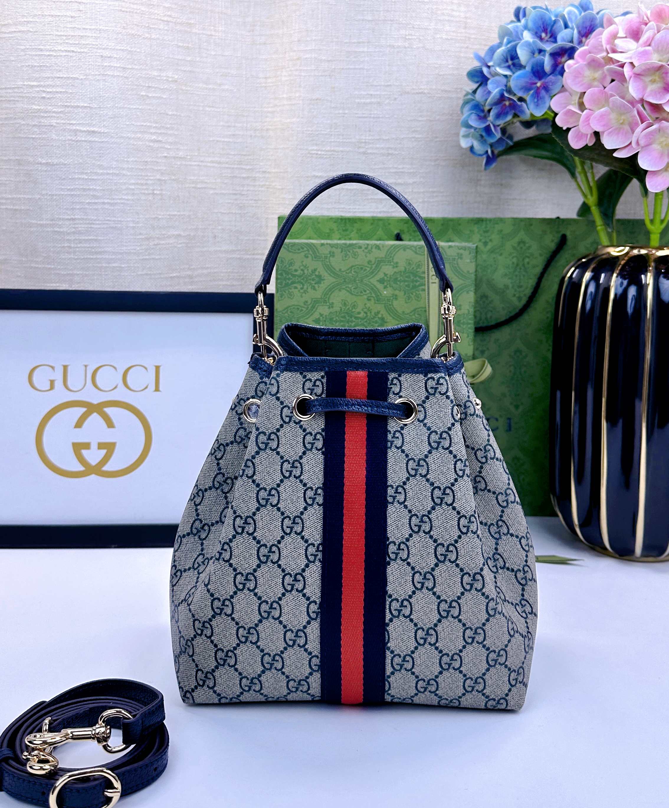 Ophidiaシリーズ ソフトレザークロスボディバッグ ミニサイズ