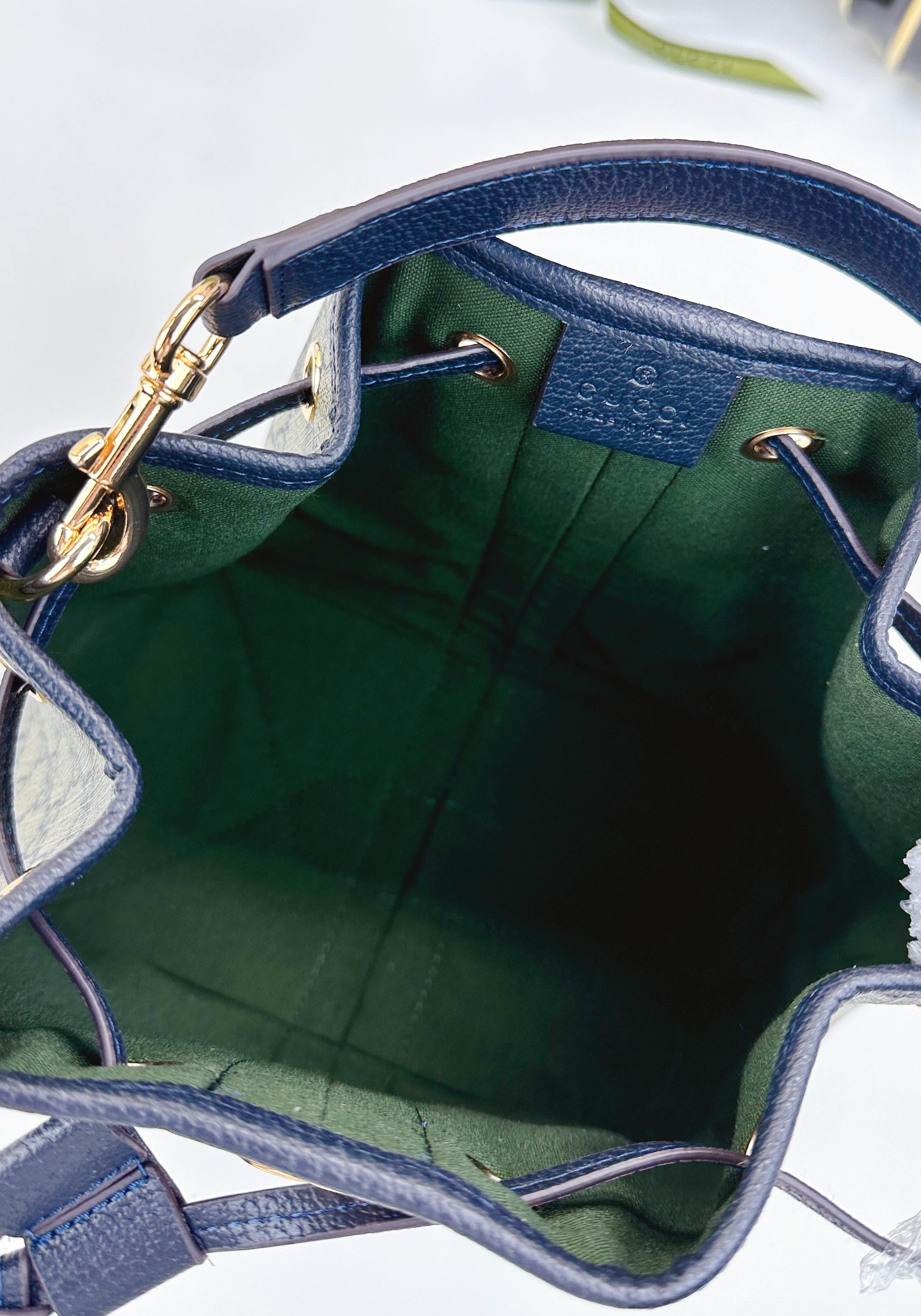 Ophidiaシリーズ ソフトレザークロスボディバッグ ミニサイズ