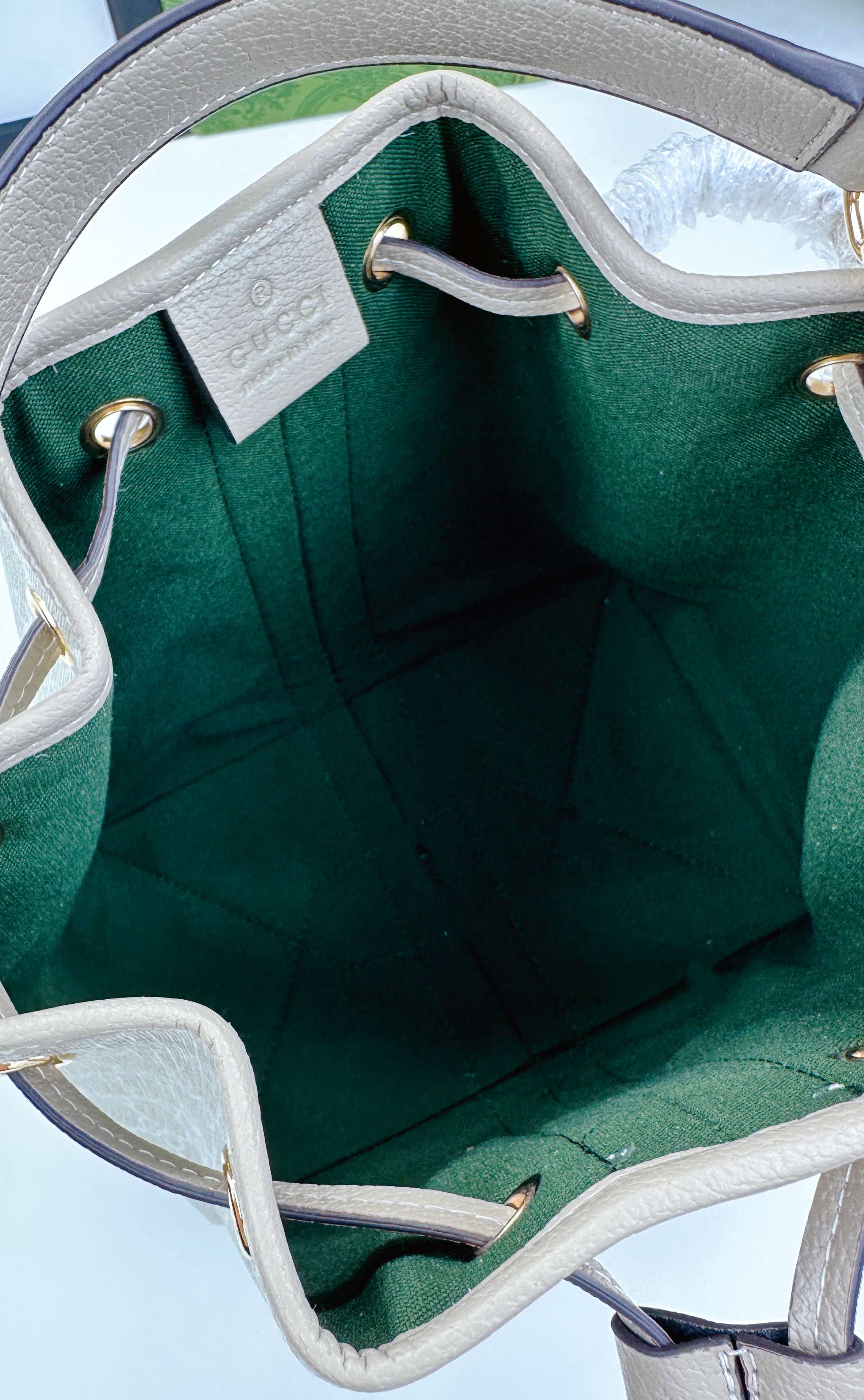 Ophidiaシリーズ ソフトレザーショルダーバッグ - 米色・深棕色の洗練されたデザイン