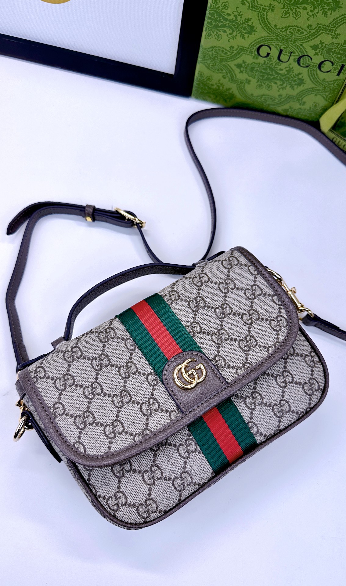 Ophidiaシリーズ 新しいデザインと機能性を兼ね備えたバッグ