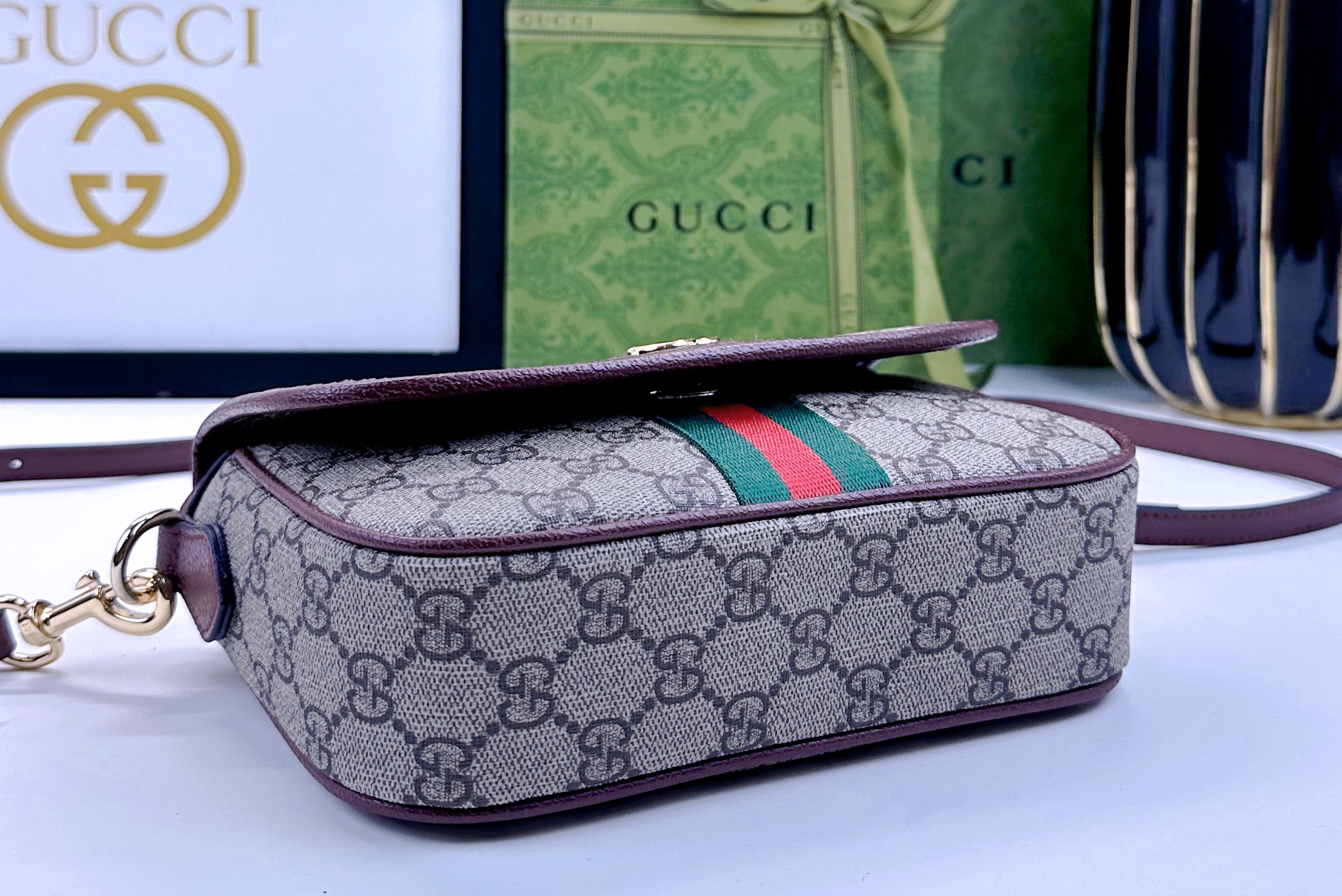 Ophidiaシリーズ ソフトレザーショルダーバッグ - 米色と棕色のコンビネーション