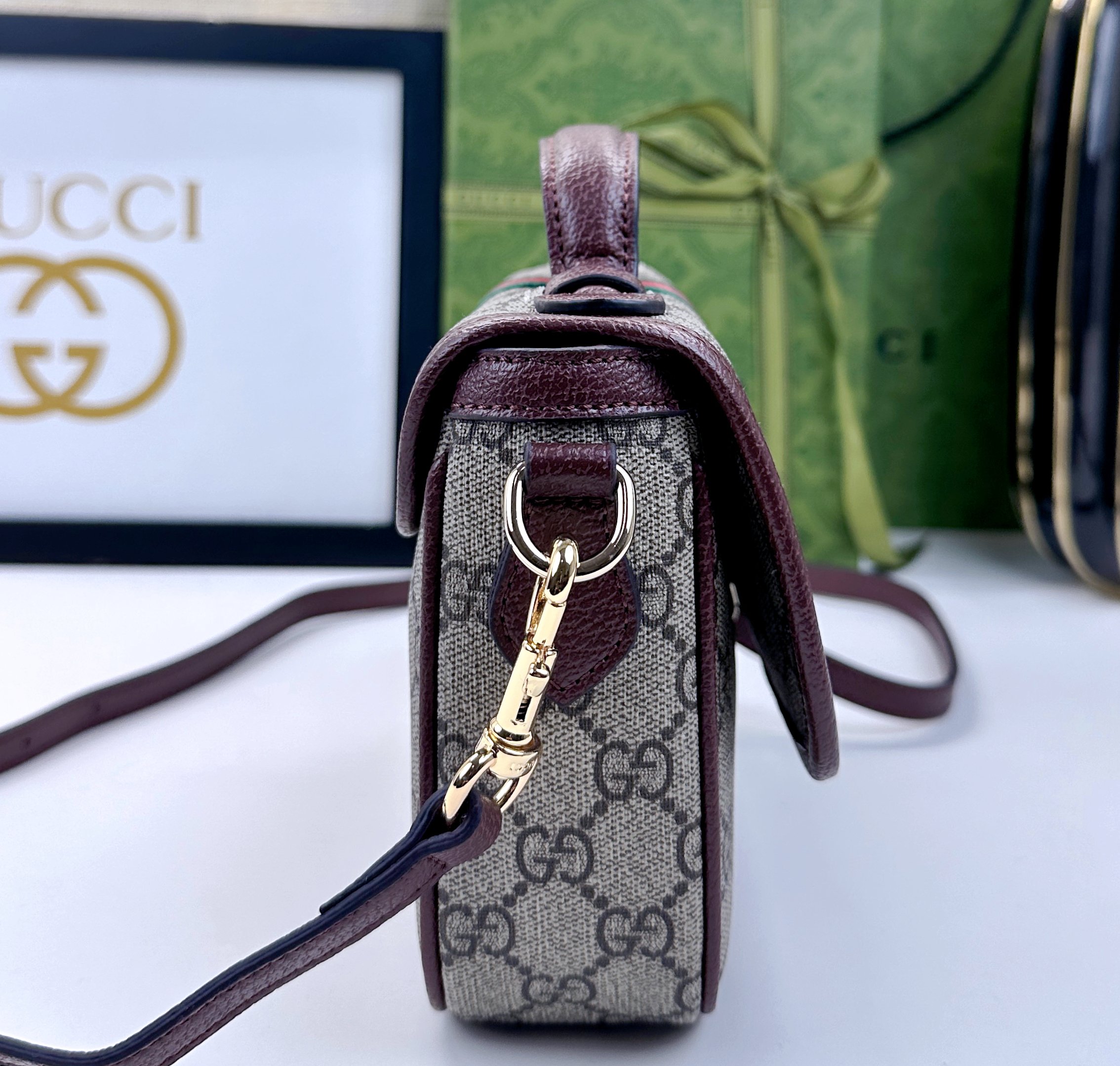 Ophidiaシリーズ ソフトレザーショルダーバッグ - 米色と棕色のコンビネーション