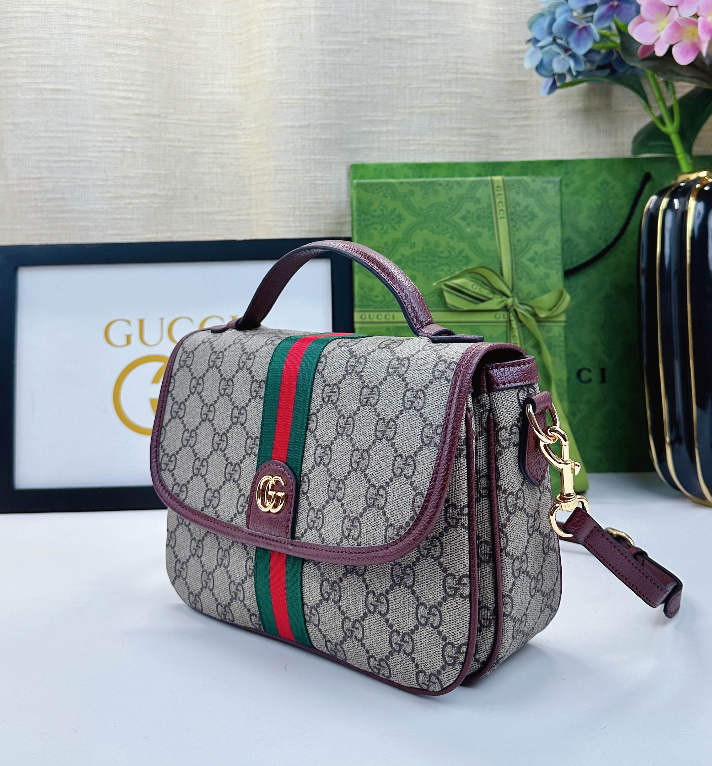 Ophidiaシリーズ ソフトな質感の新しいバッグ - 米色と深棕色のコンビネーション