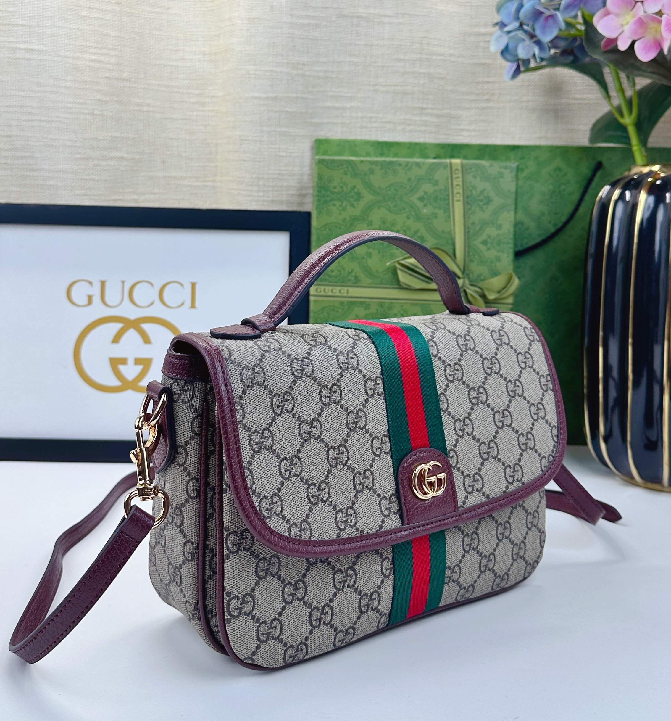 Ophidiaシリーズ ソフトな質感の新しいバッグ - 米色と深棕色のコンビネーション