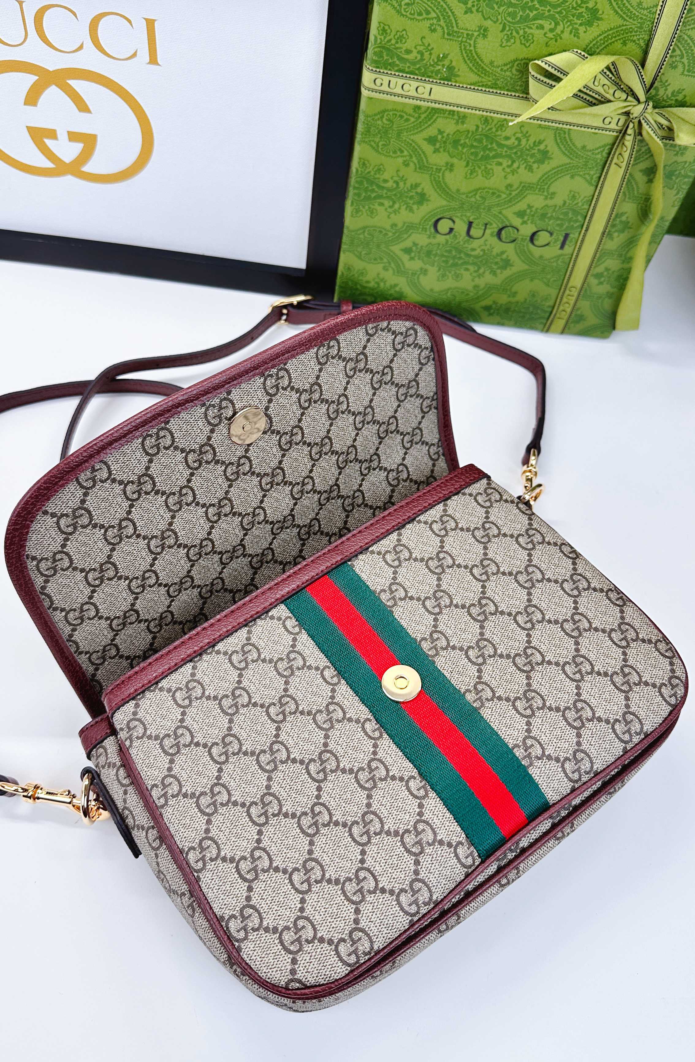 Ophidiaシリーズ ソフトな質感の新しいバッグ - 米色と深棕色のコンビネーション