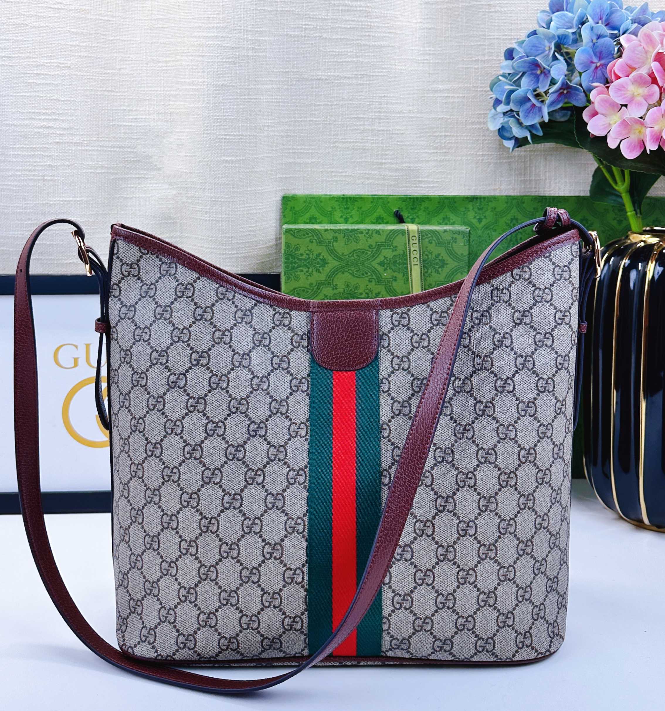 Ophidiaシリーズ ソフトな質感の新作バッグ - 米色×深棕色