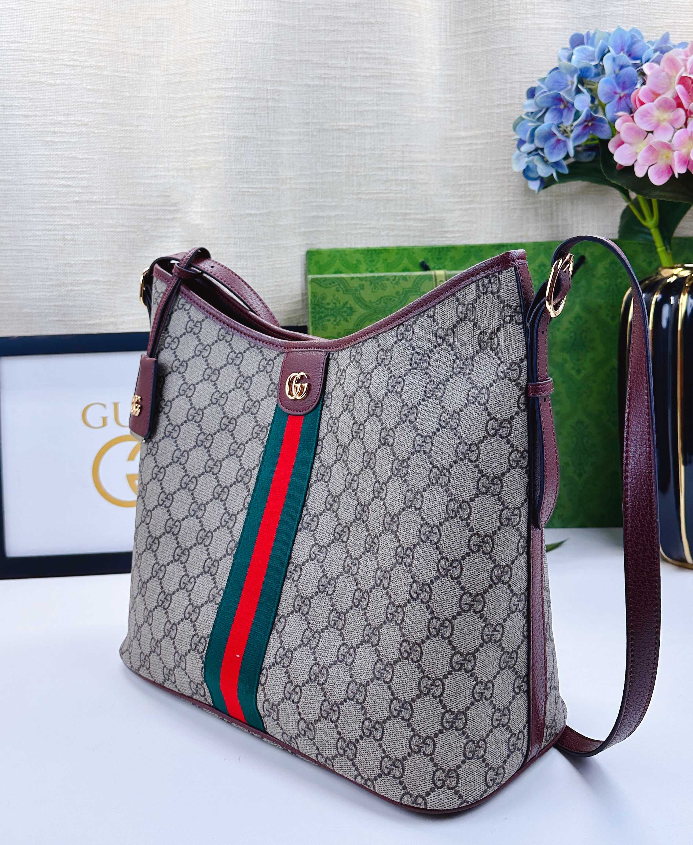 Ophidiaシリーズ ソフトな質感の新作バッグ - 米色×深棕色