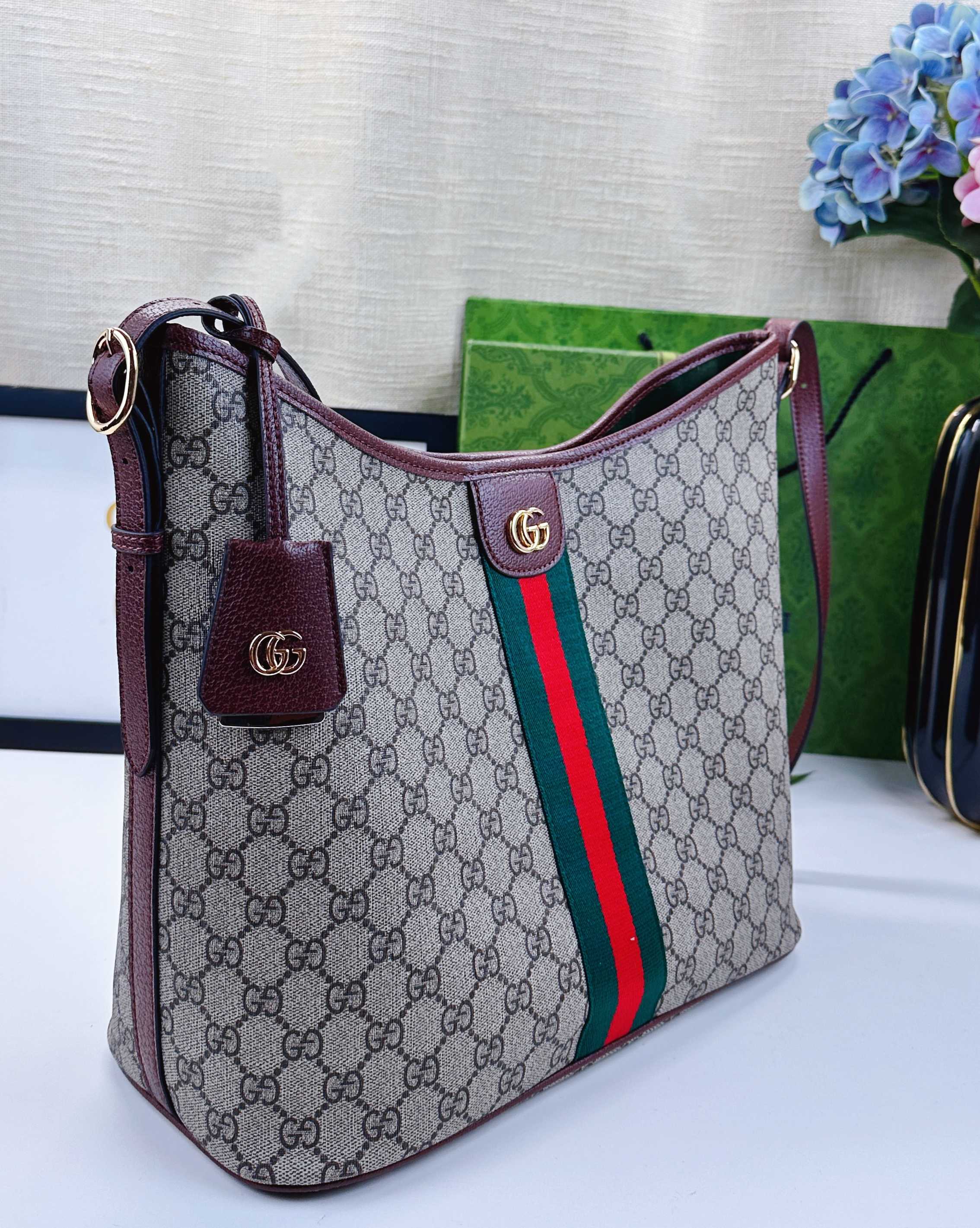 Ophidiaシリーズ ソフトな質感の新作バッグ - 米色×深棕色