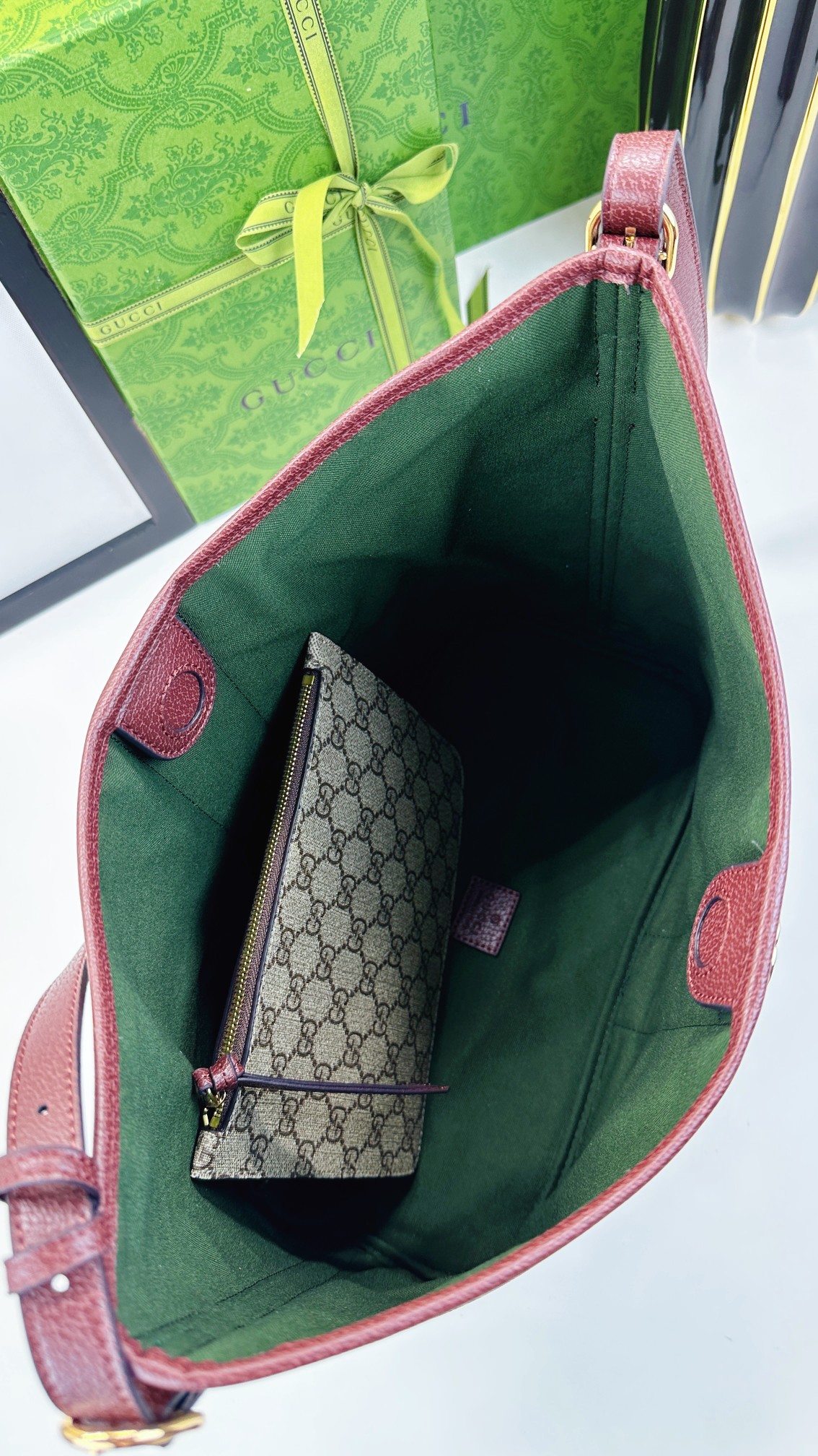 Ophidiaシリーズ ソフトな質感の新作バッグ - 米色×深棕色