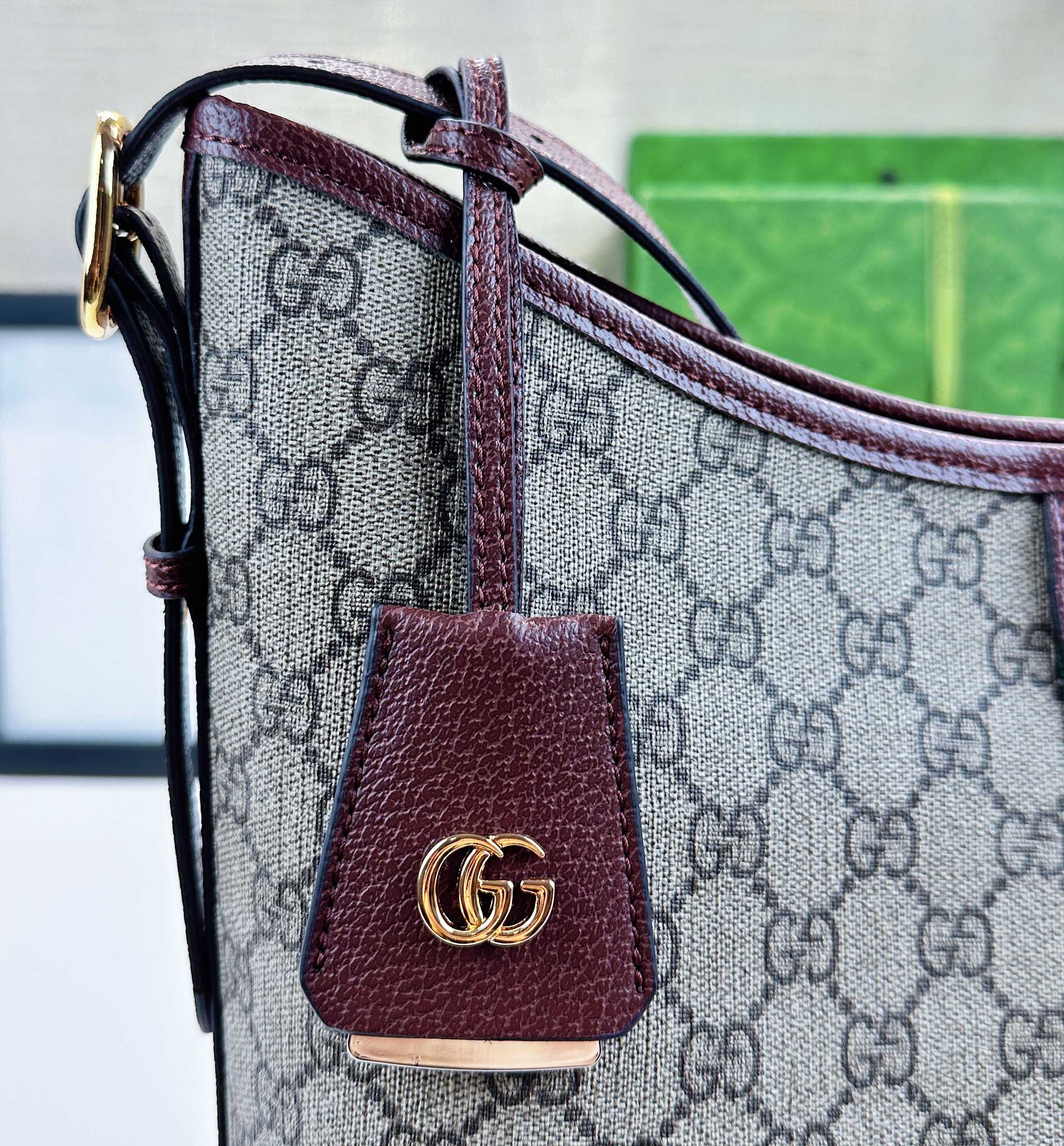 Ophidiaシリーズ ソフトな質感の新作バッグ - 米色×深棕色