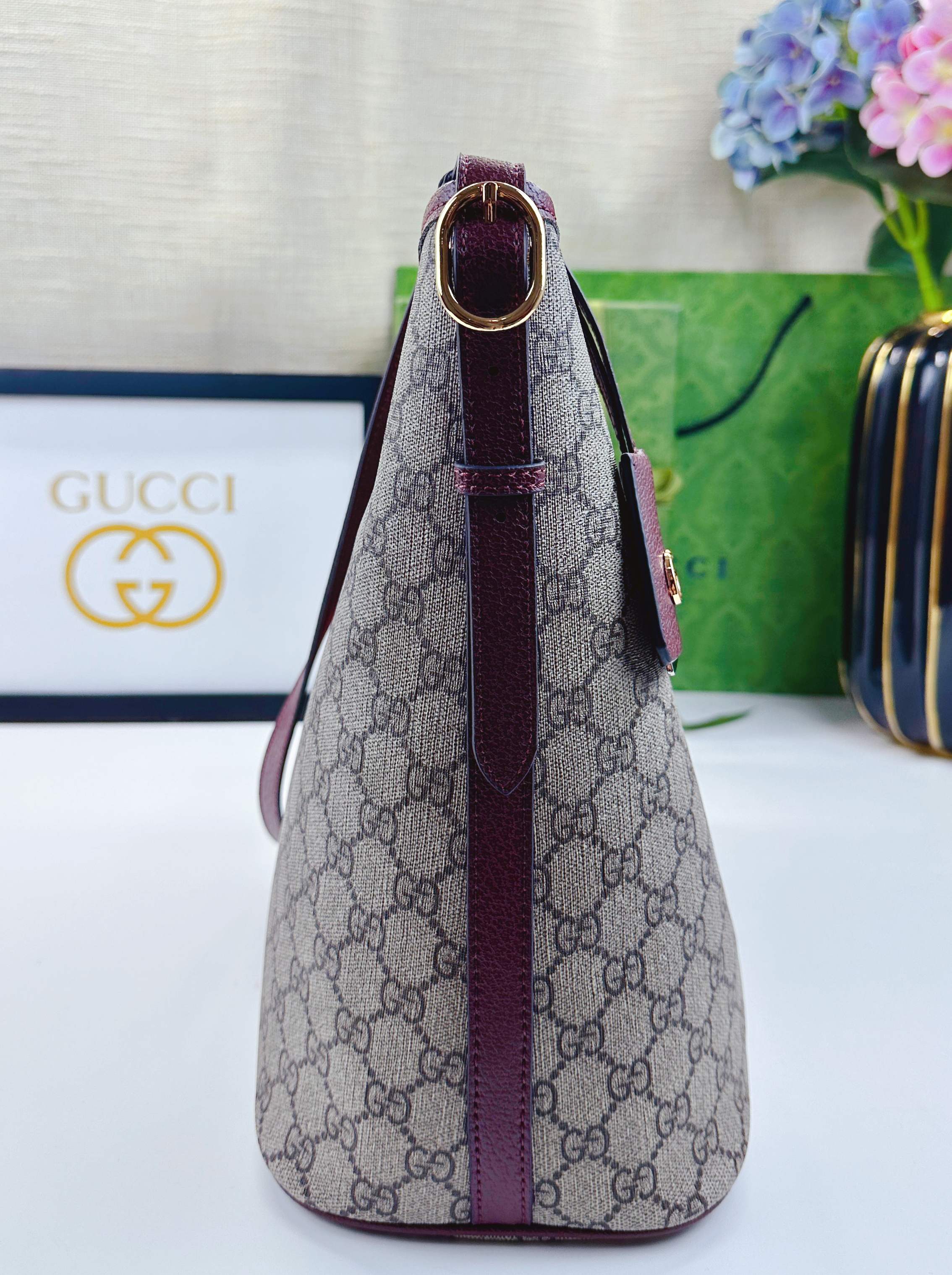 Ophidiaシリーズ ソフトな質感の新作バッグ - 米色×深棕色