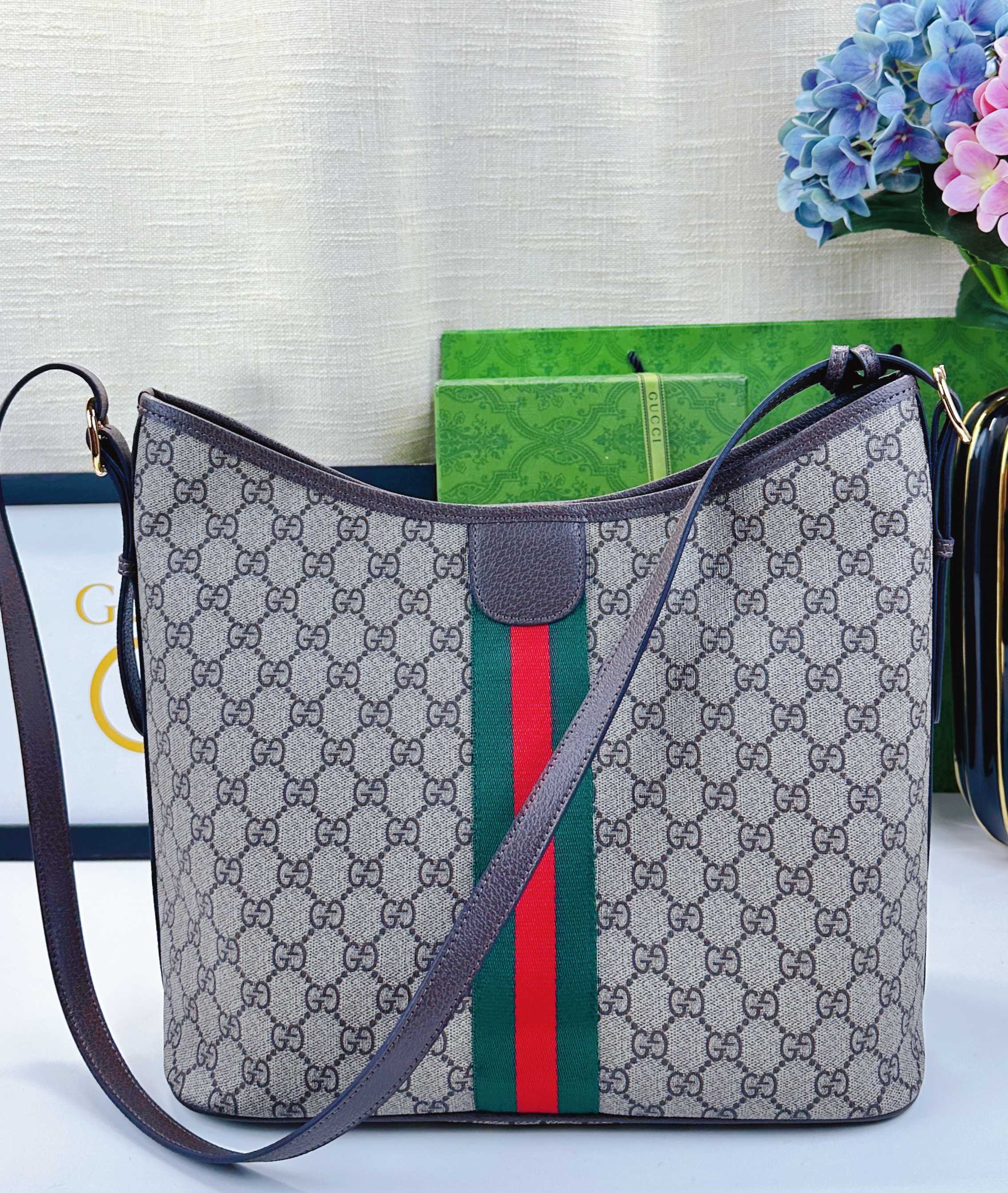 Ophidiaシリーズ 新型包袋 米色とブラウンの洗練されたデザイン