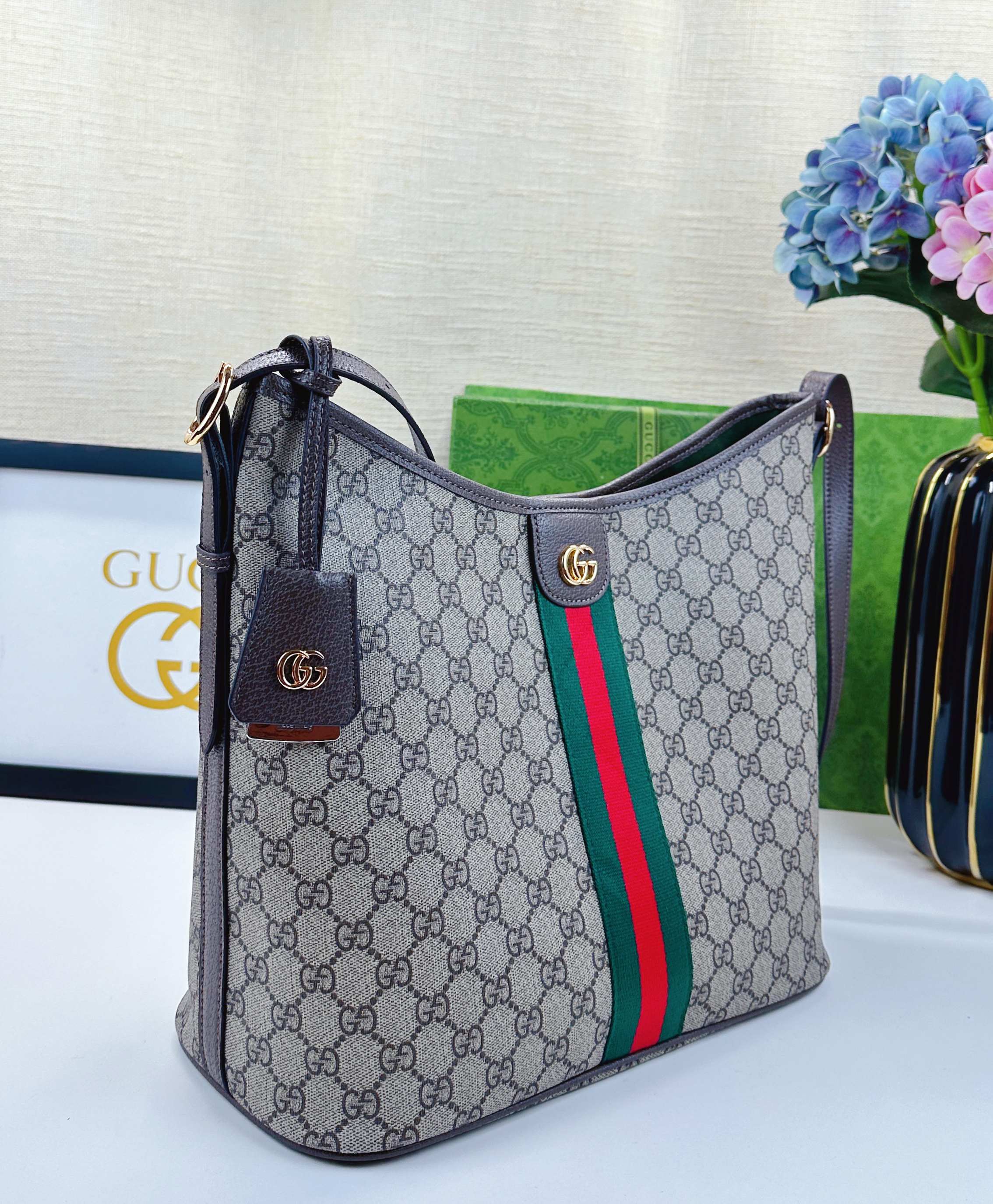 Ophidiaシリーズ 新型包袋 米色とブラウンの洗練されたデザイン