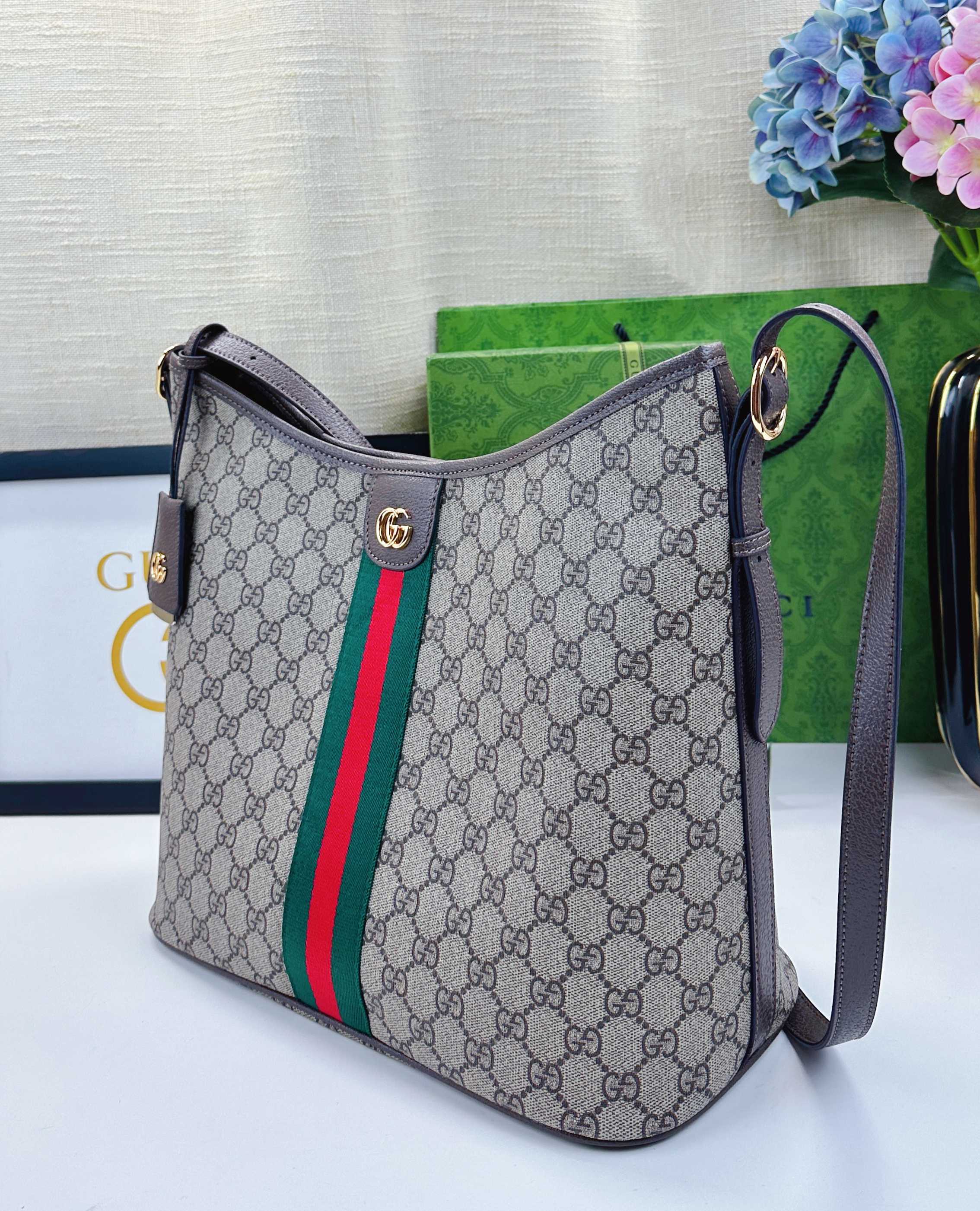 Ophidiaシリーズ 新型包袋 米色とブラウンの洗練されたデザイン