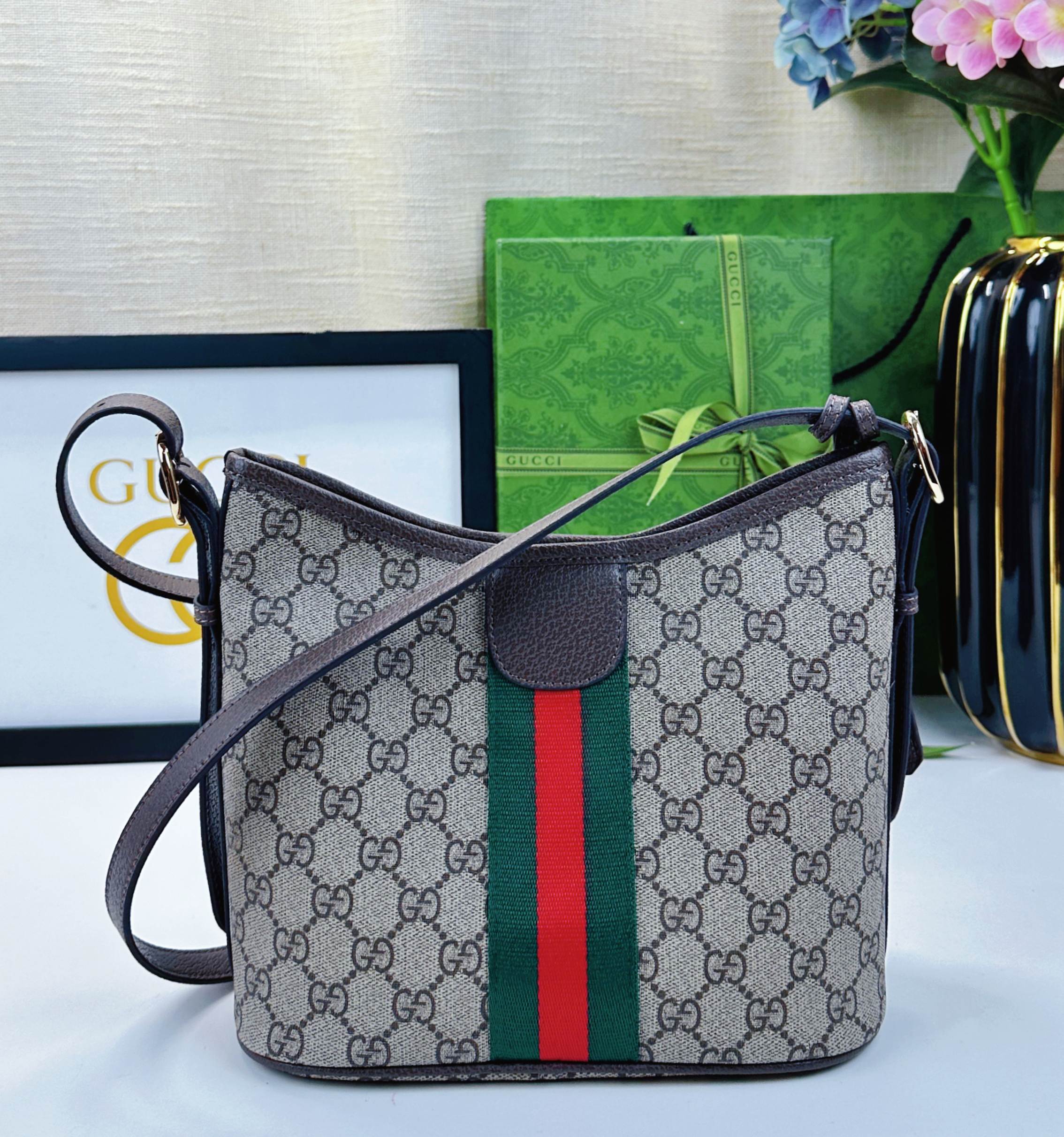 Ophidiaシリーズ 軽やかで機能的な新型バッグ