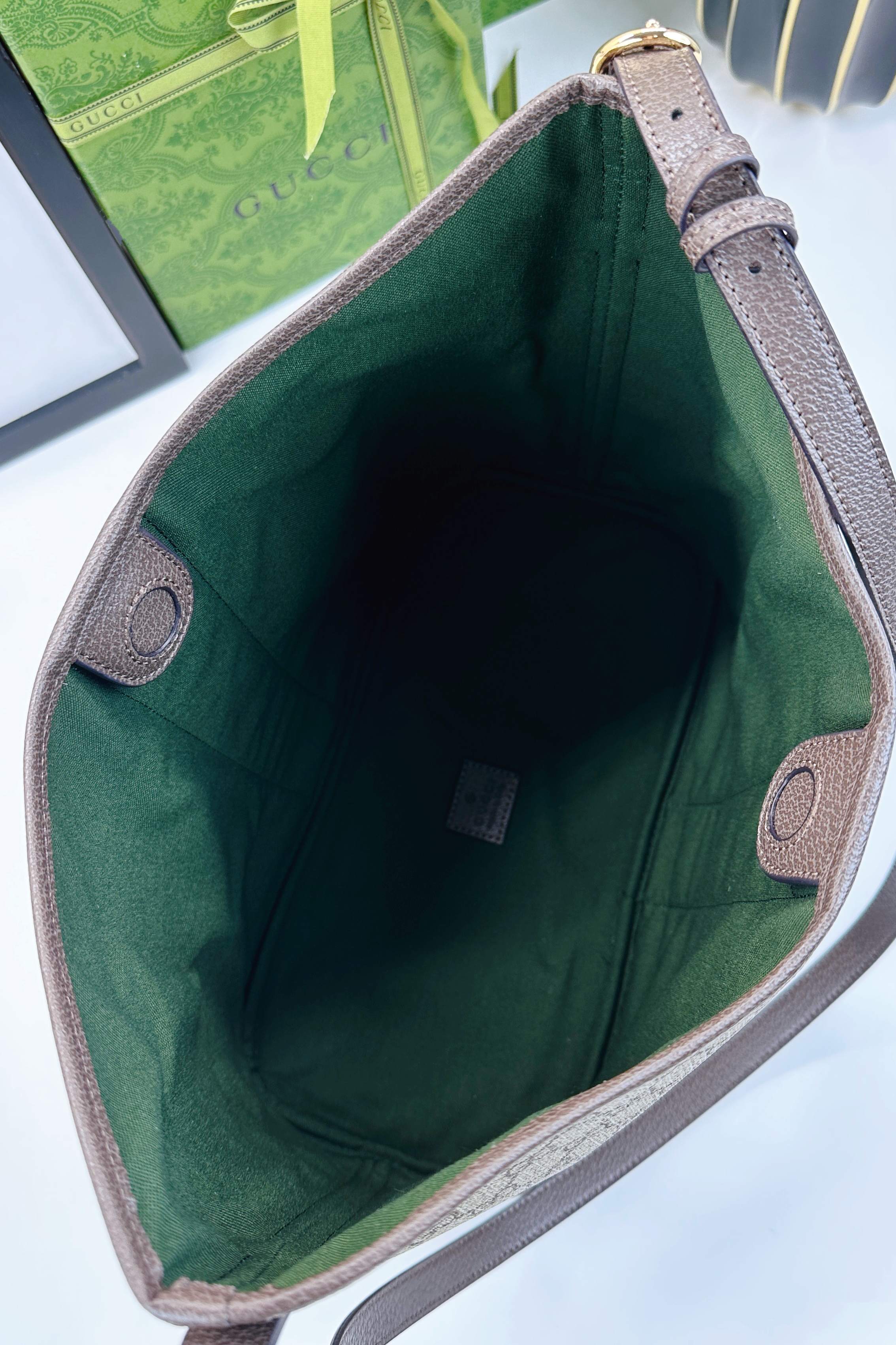 Ophidiaシリーズ 軽やかで機能的な新型バッグ