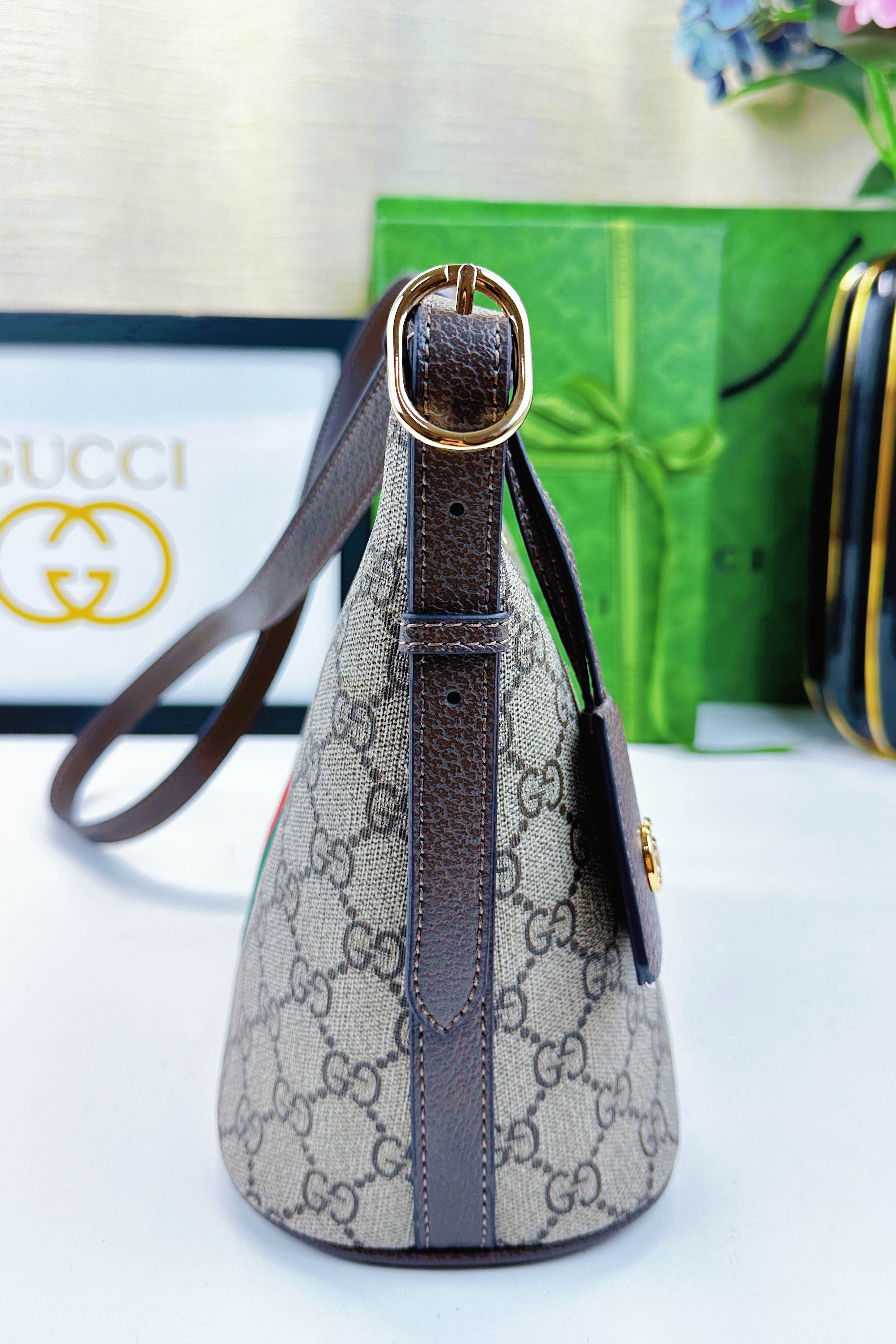 Ophidiaシリーズ 軽やかで機能的な新型バッグ