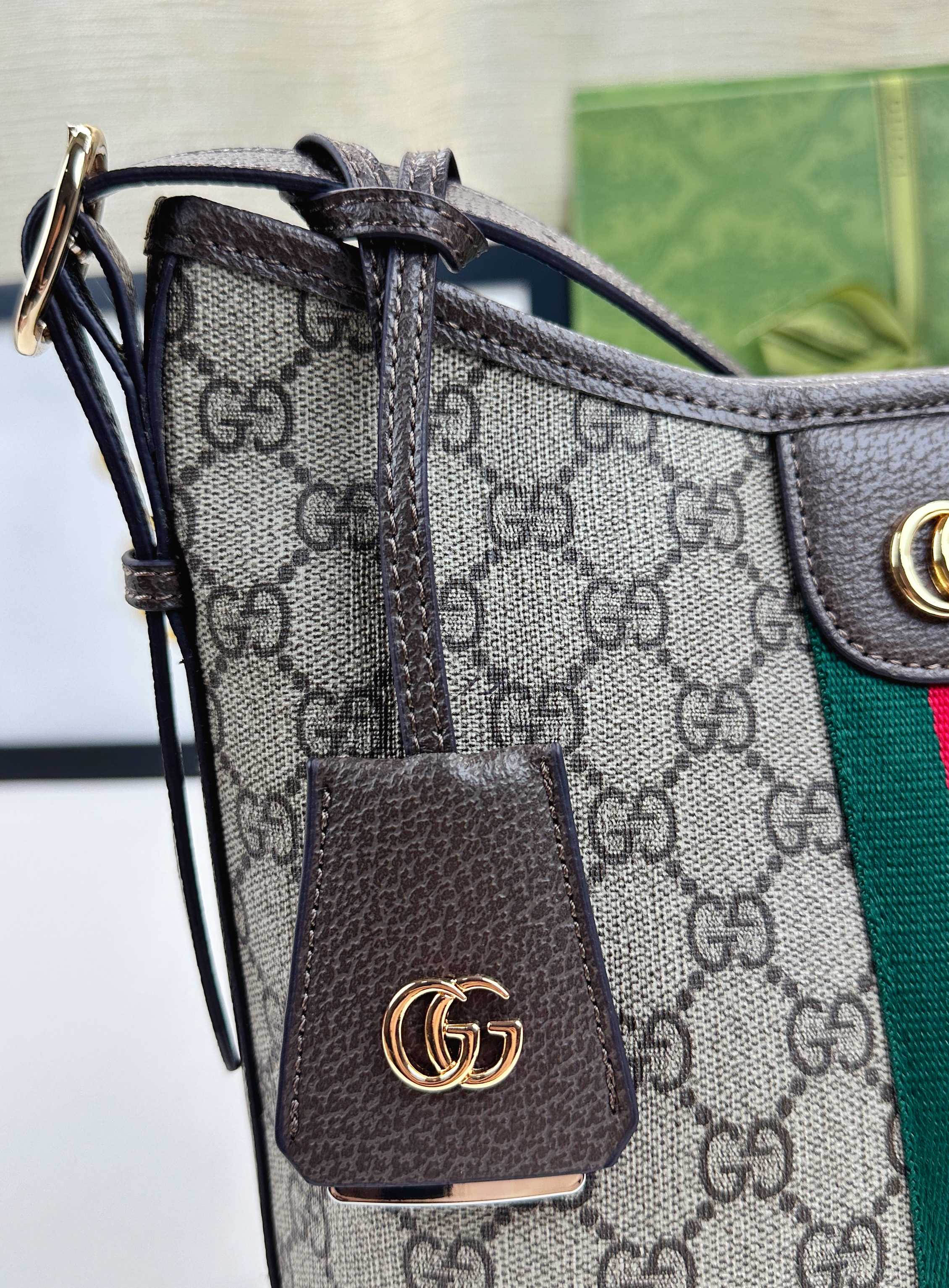 Ophidiaシリーズ 軽やかで機能的な新型バッグ