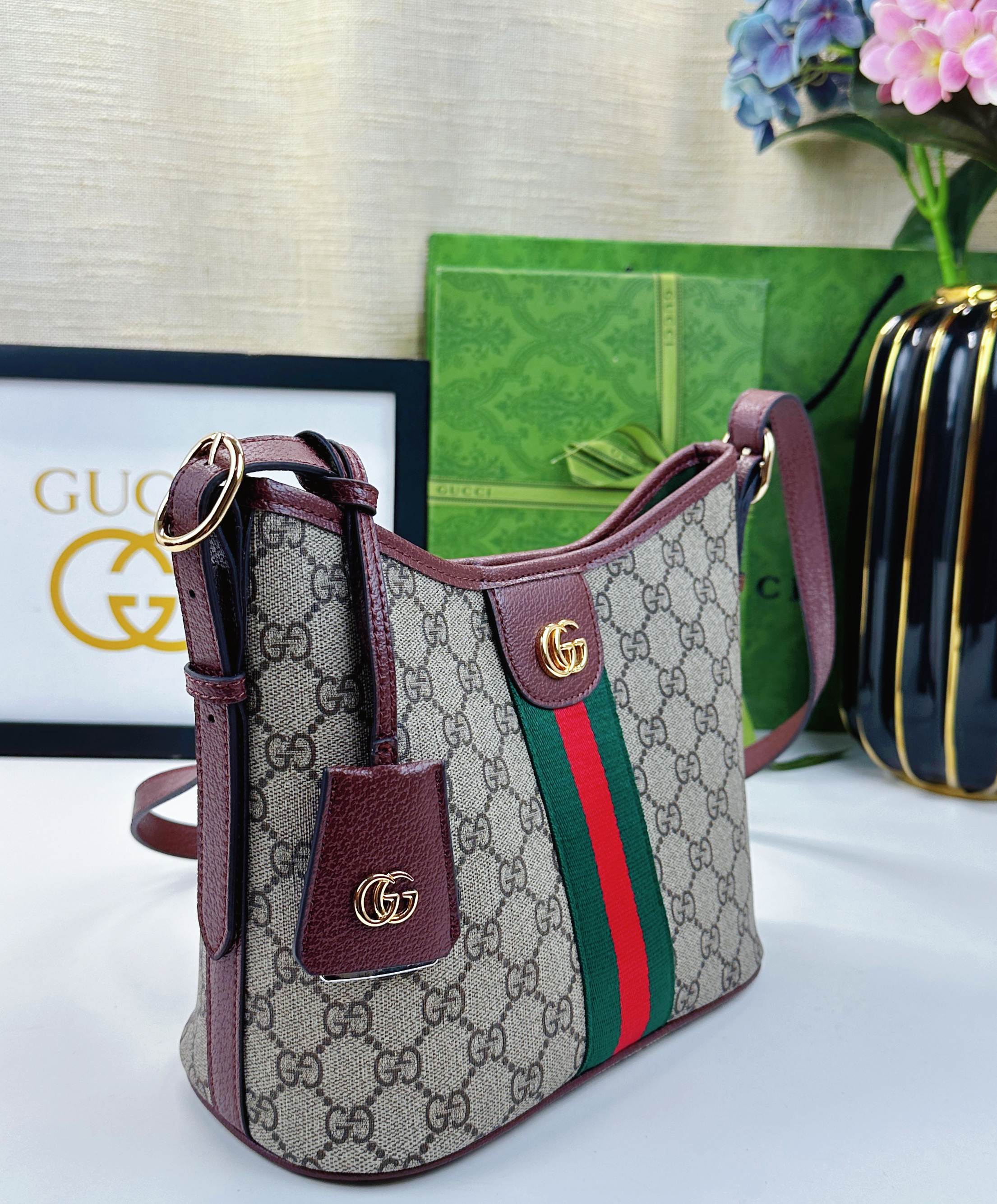 Ophidiaシリーズ 新型ソフトバッグ - 豊かな色合いと機能性を兼ね備えたデザイン