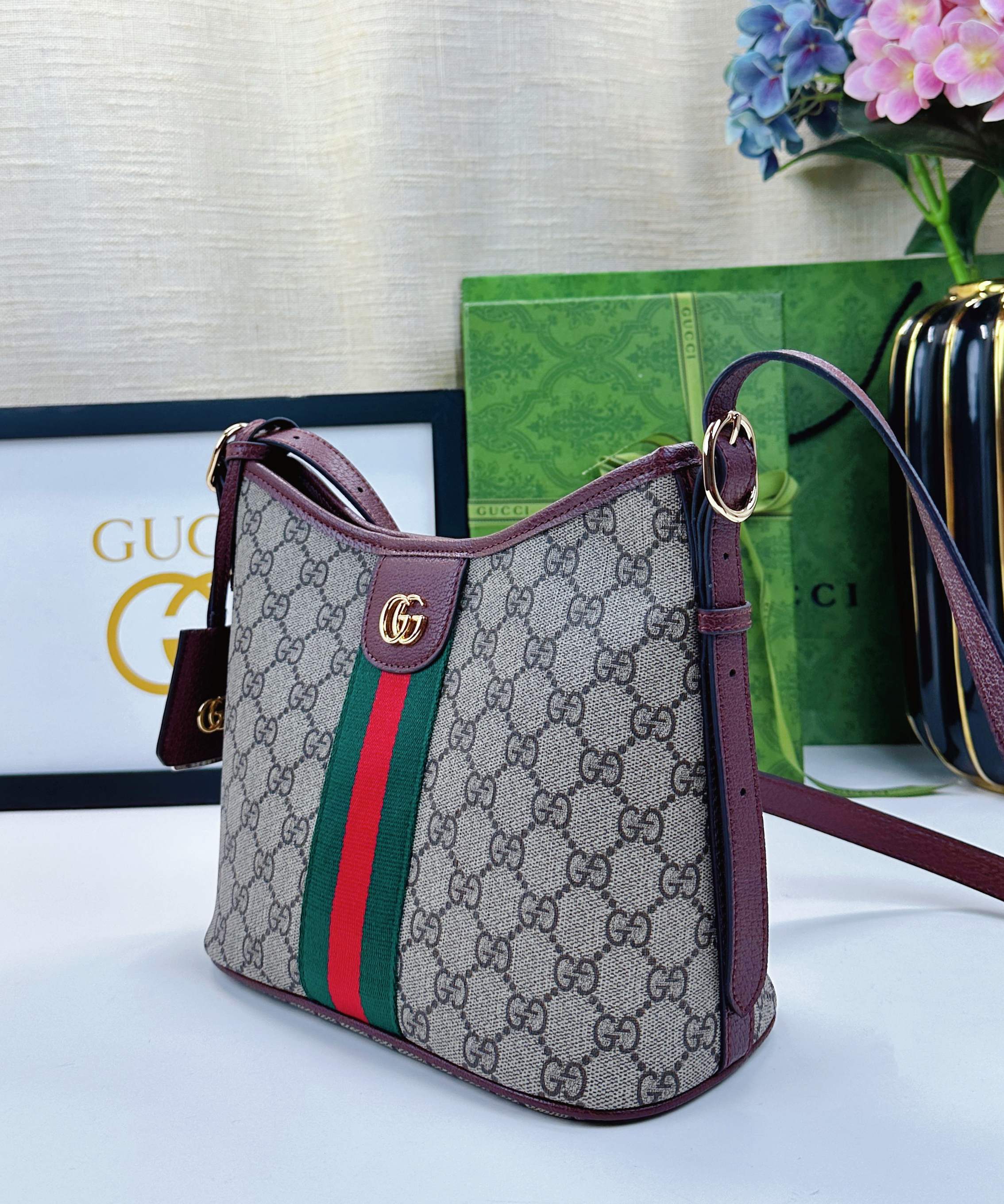 Ophidiaシリーズ 新型ソフトバッグ - 豊かな色合いと機能性を兼ね備えたデザイン