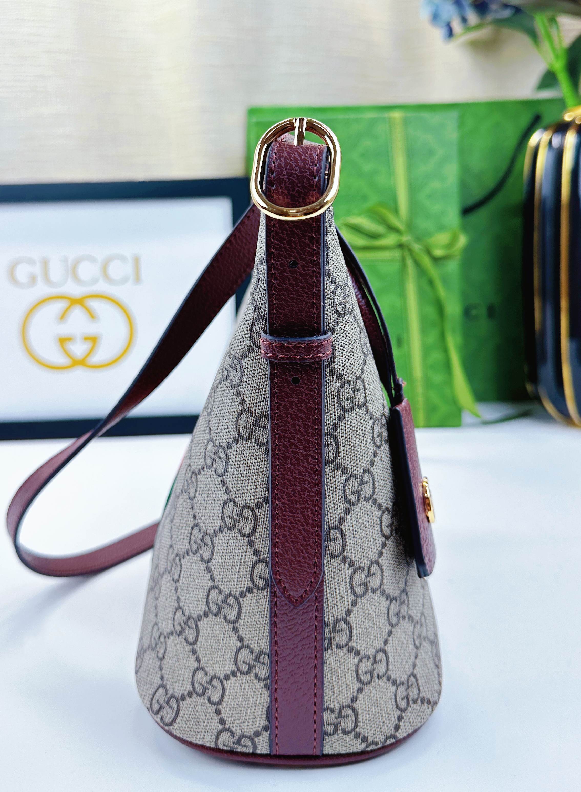 Ophidiaシリーズ 新型ソフトバッグ - 豊かな色合いと機能性を兼ね備えたデザイン