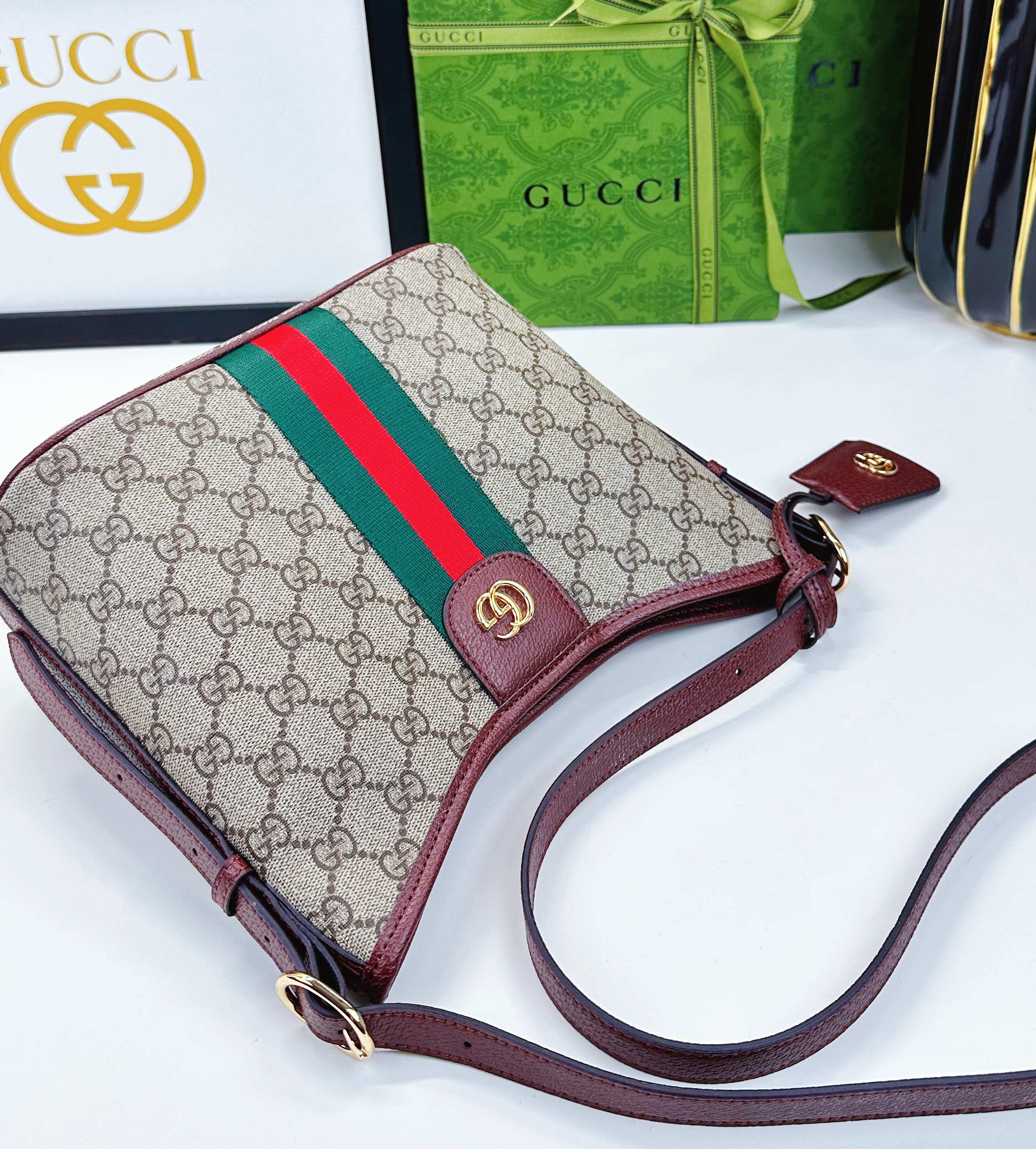 Ophidiaシリーズ 新型ソフトバッグ - 豊かな色合いと機能性を兼ね備えたデザイン