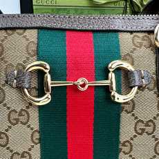 2026春夏系列全新上市。Gucci Borsetto系列名称巧妙融合意大利语“borsa”(手袋)和“ 2026春夏系列全新上市。Gucci Borsetto系列名称巧妙融合意大利语“borsa”(手袋)和“