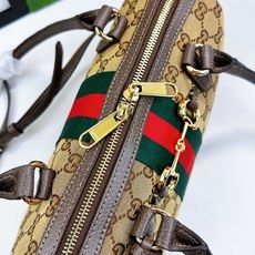 2026春夏系列全新上市。Gucci Borsetto系列名称巧妙融合意大利语“borsa”(手袋)和“ 2026春夏系列全新上市。Gucci Borsetto系列名称巧妙融合意大利语“borsa”(手袋)和“