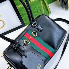 2026春夏系列全新上市。Gucci Borsetto系列名称巧妙融合意大利语“borsa”(手袋)和“ 2026春夏系列全新上市。Gucci Borsetto系列名称巧妙融合意大利语“borsa”(手袋)和“