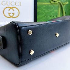 2026春夏系列全新上市。Gucci Borsetto系列名称巧妙融合意大利语“borsa”(手袋)和“ 2026春夏系列全新上市。Gucci Borsetto系列名称巧妙融合意大利语“borsa”(手袋)和“