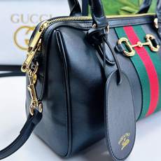 2026春夏系列全新上市。Gucci Borsetto系列名称巧妙融合意大利语“borsa”(手袋)和“ 2026春夏系列全新上市。Gucci Borsetto系列名称巧妙融合意大利语“borsa”(手袋)和“