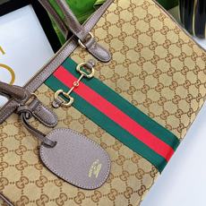 2026春夏系列全新上市。Gucci Borsetto系列名称巧妙融合意大利语“borsa”(手袋)和“ 2026春夏系列全新上市。Gucci Borsetto系列名称巧妙融合意大利语“borsa”(手袋)和“
