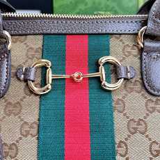 2026春夏系列全新上市。Gucci Borsetto系列名称巧妙融合意大利语“borsa”(手袋)和“ 2026春夏系列全新上市。Gucci Borsetto系列名称巧妙融合意大利语“borsa”(手袋)和“