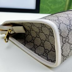 G家新款简介:沉浸在复古情怀之中Ophidia家族迎来了新的成员——中号手提包方正的造型让人联想到复古的 G家新款简介:沉浸在复古情怀之中Ophidia家族迎来了新的成员——中号手提包方正的造型让人联想到复古的